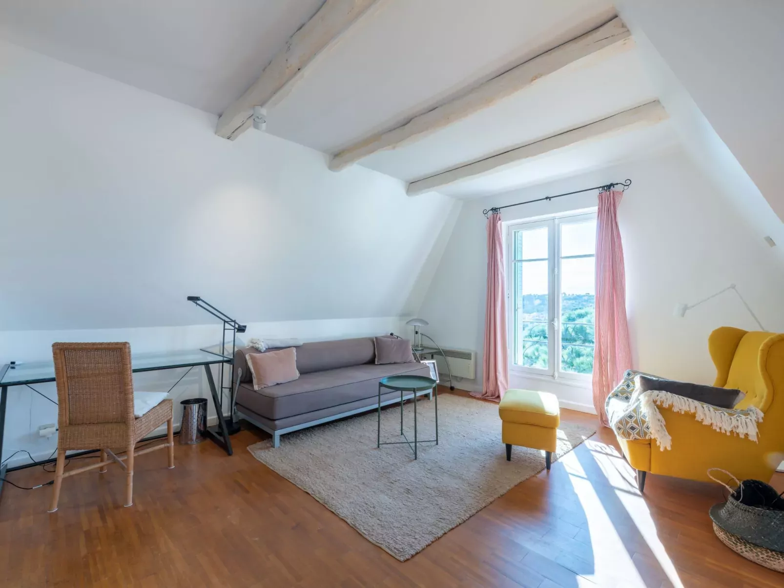 Castel Haussmann-Inside