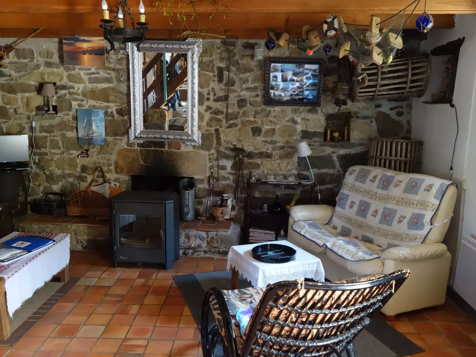 Ti Maen-Inside