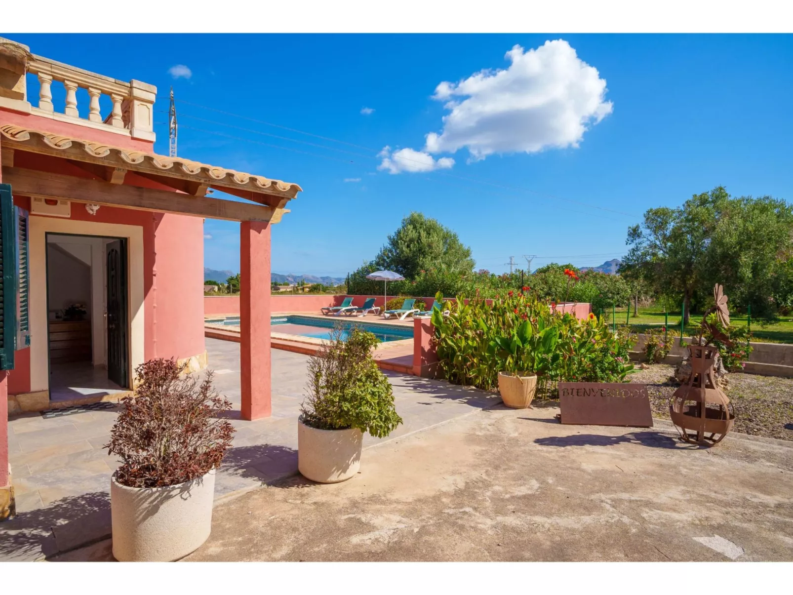 Sa Olivera-Outside