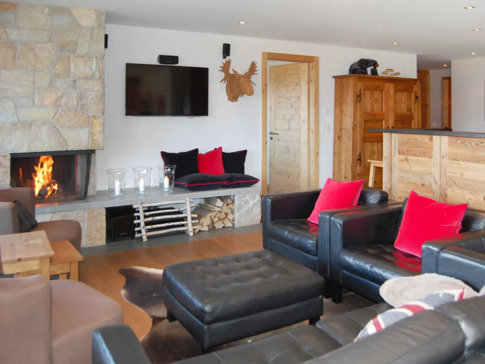 Montagnard 10-Inside