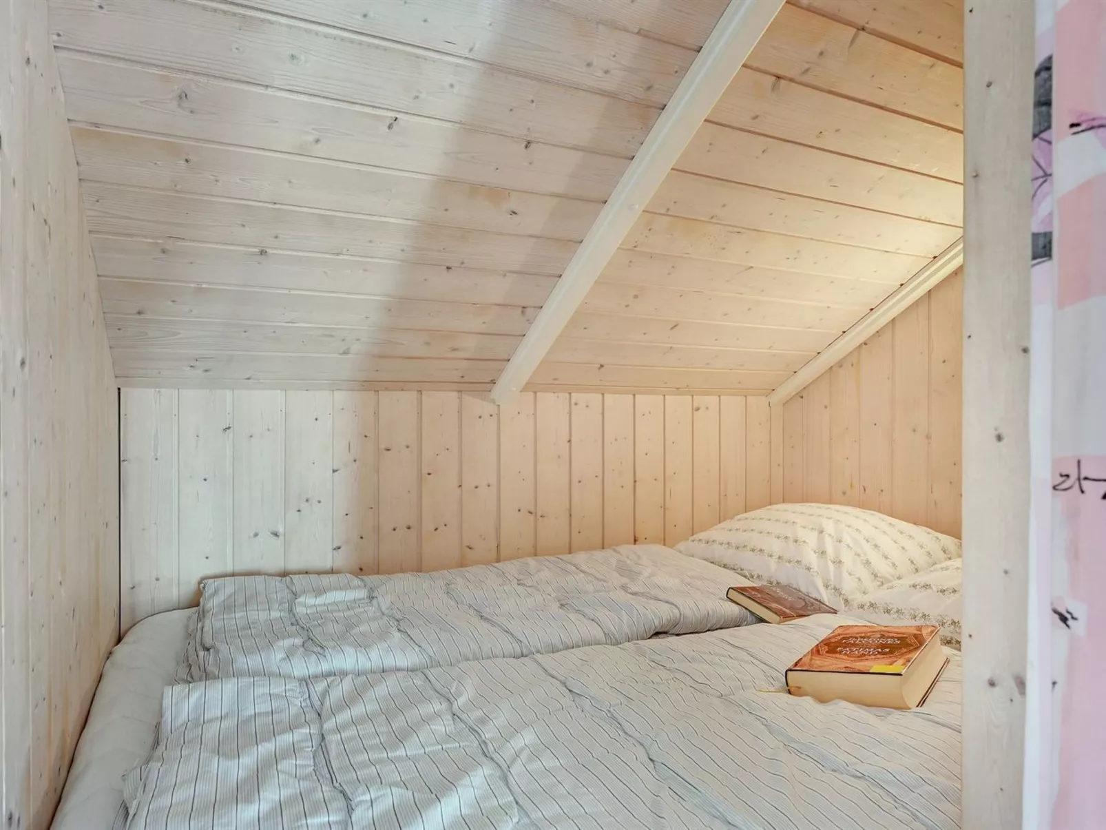 "Germaine" - 1.2km from the sea-Inside