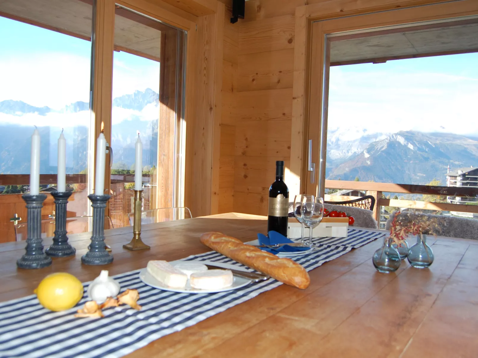 Montagnard 10-Inside
