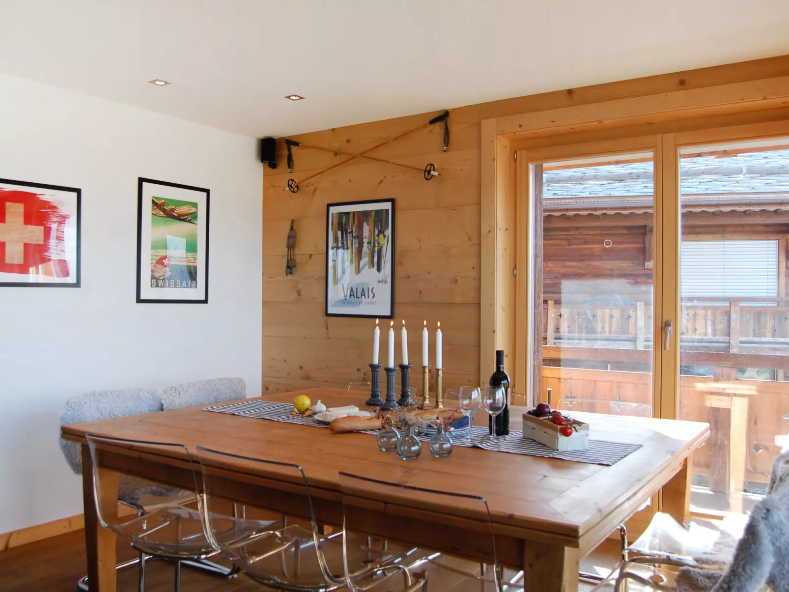Montagnard 10-Inside