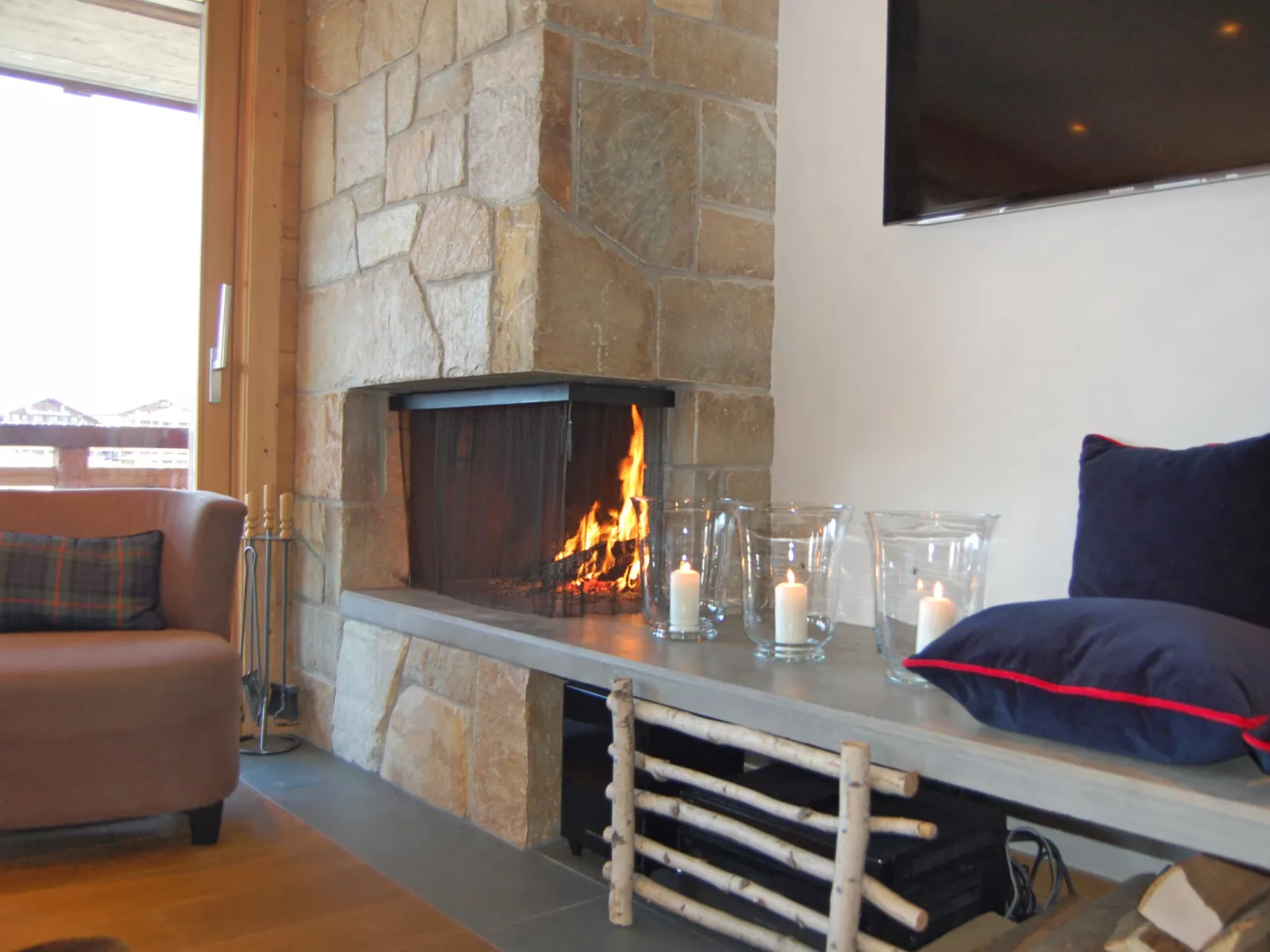 Montagnard 10-Inside