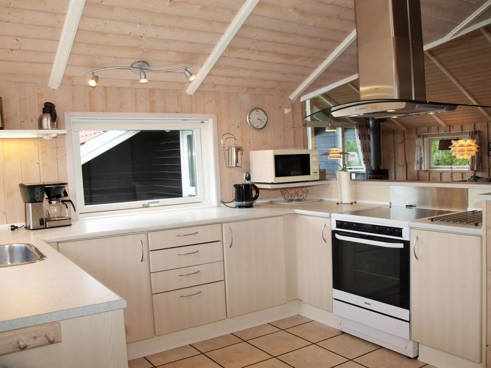 "Germaine" - 1.2km from the sea-Inside