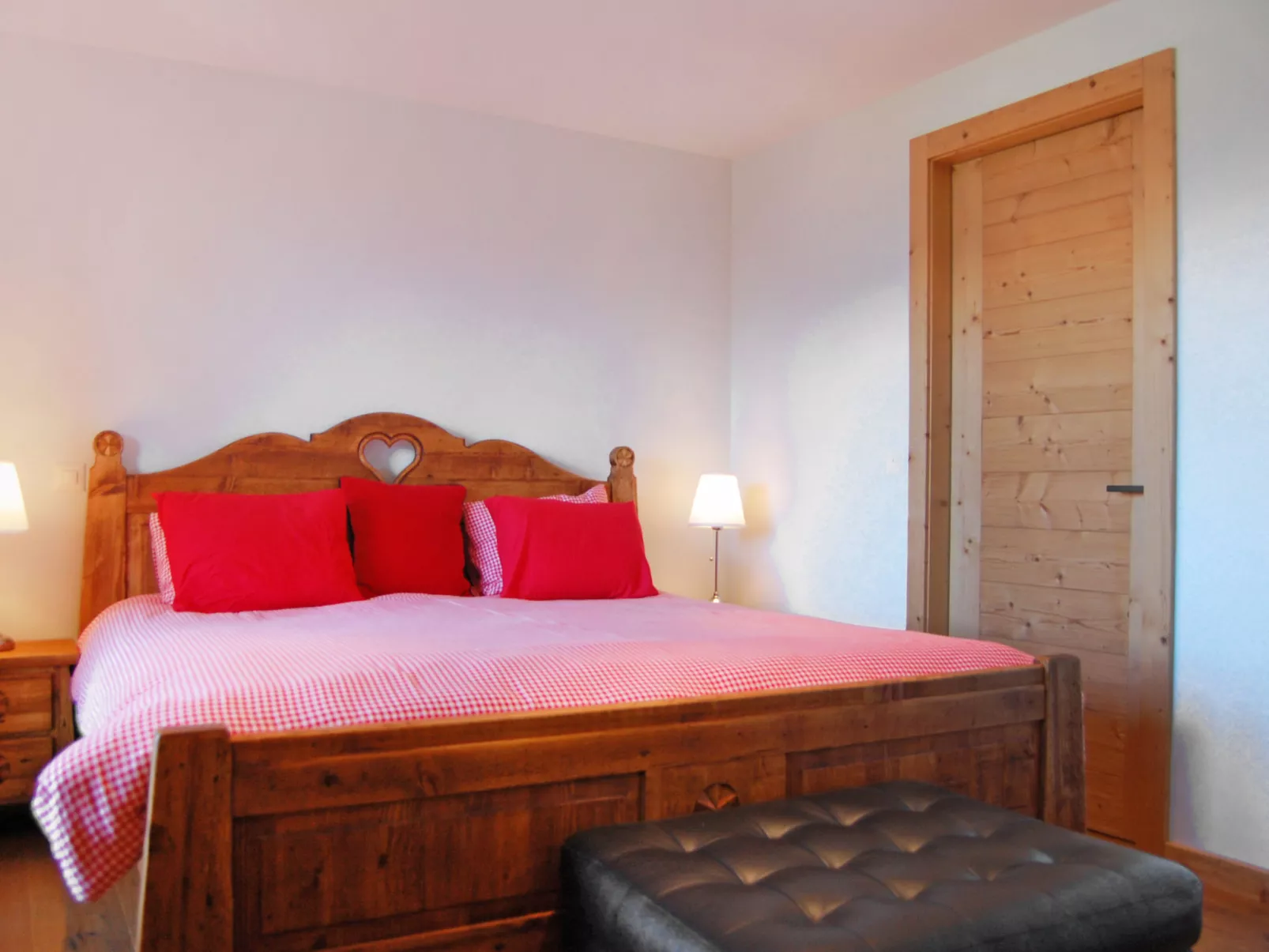 Montagnard 10-Inside