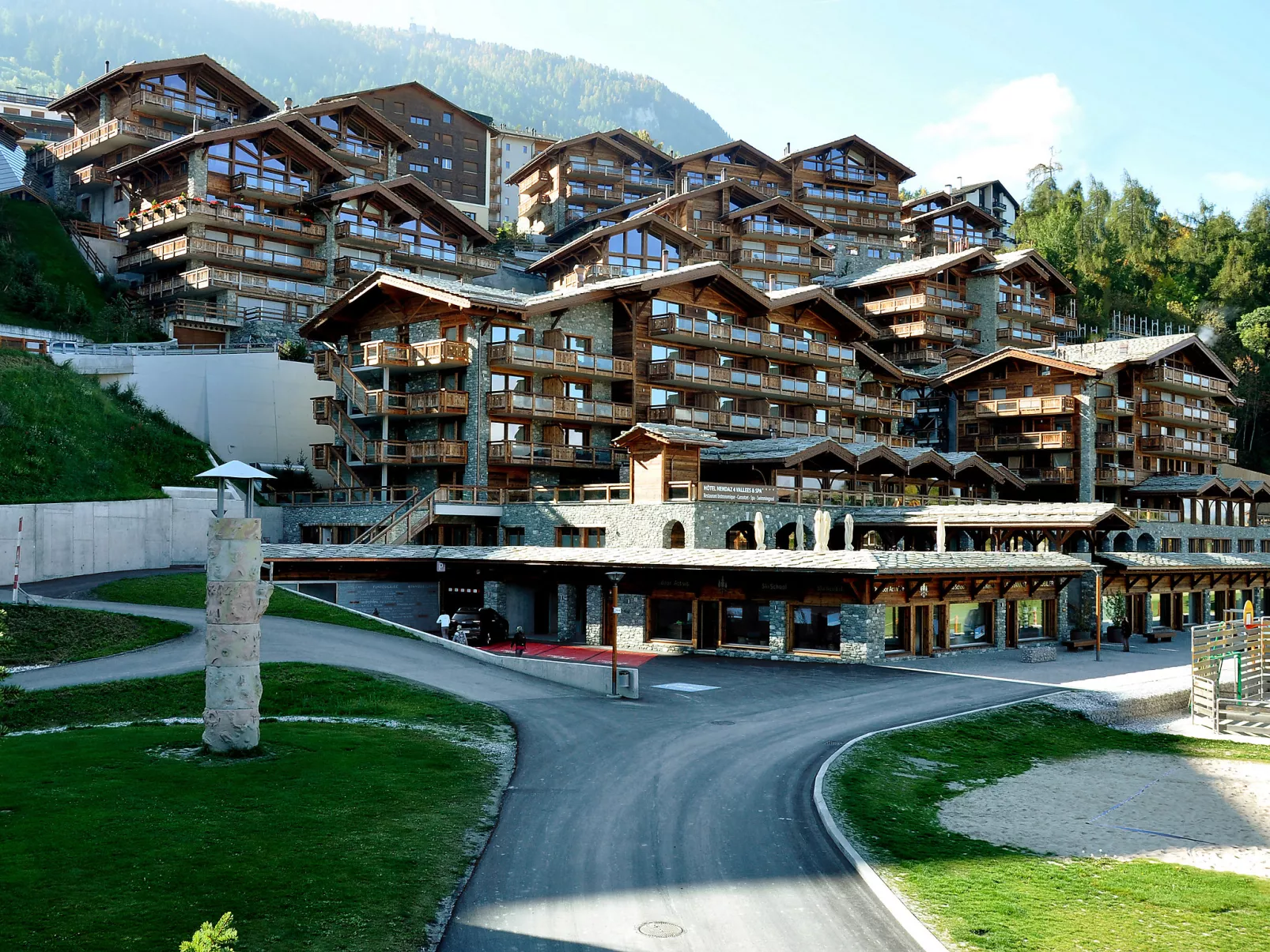 Le Montagnard 6-Outside