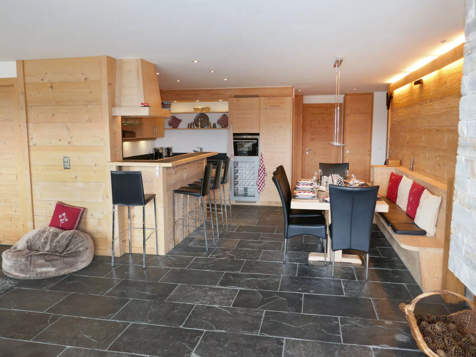 Le Montagnard 6-Inside