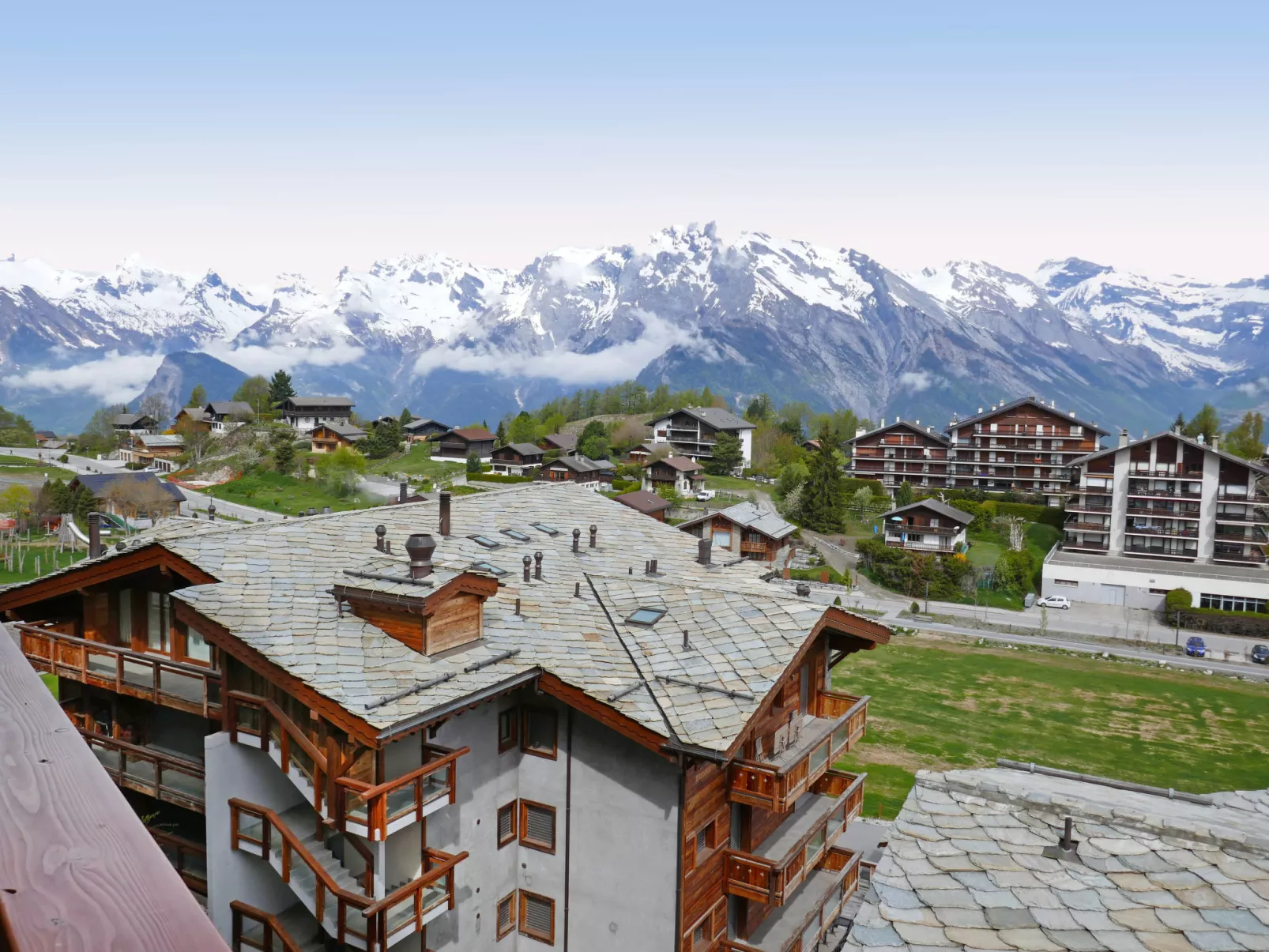 Le Montagnard 6-Outside
