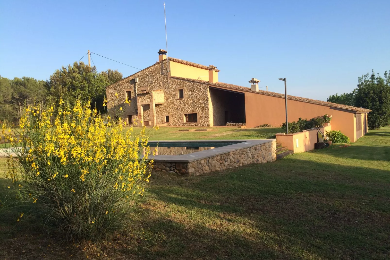Masia Can Roca de Dalt-Exterior summer