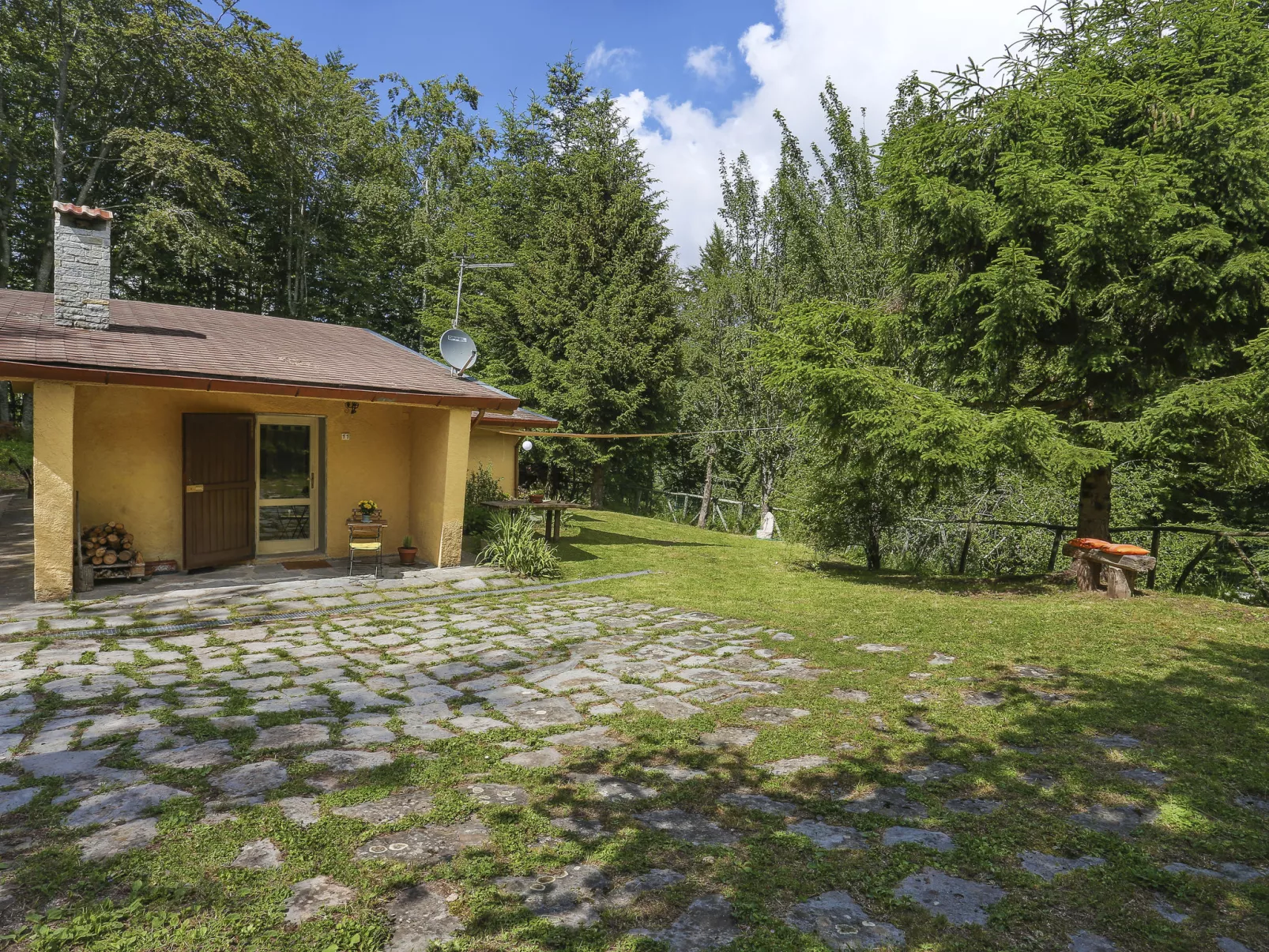 Al Faggio (GLL120)-Outside