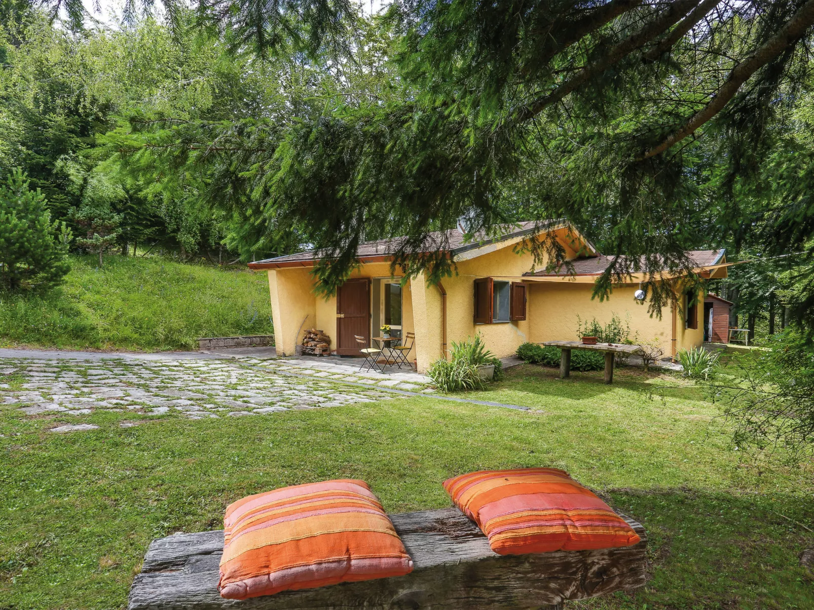 Al Faggio (GLL120)-Outside