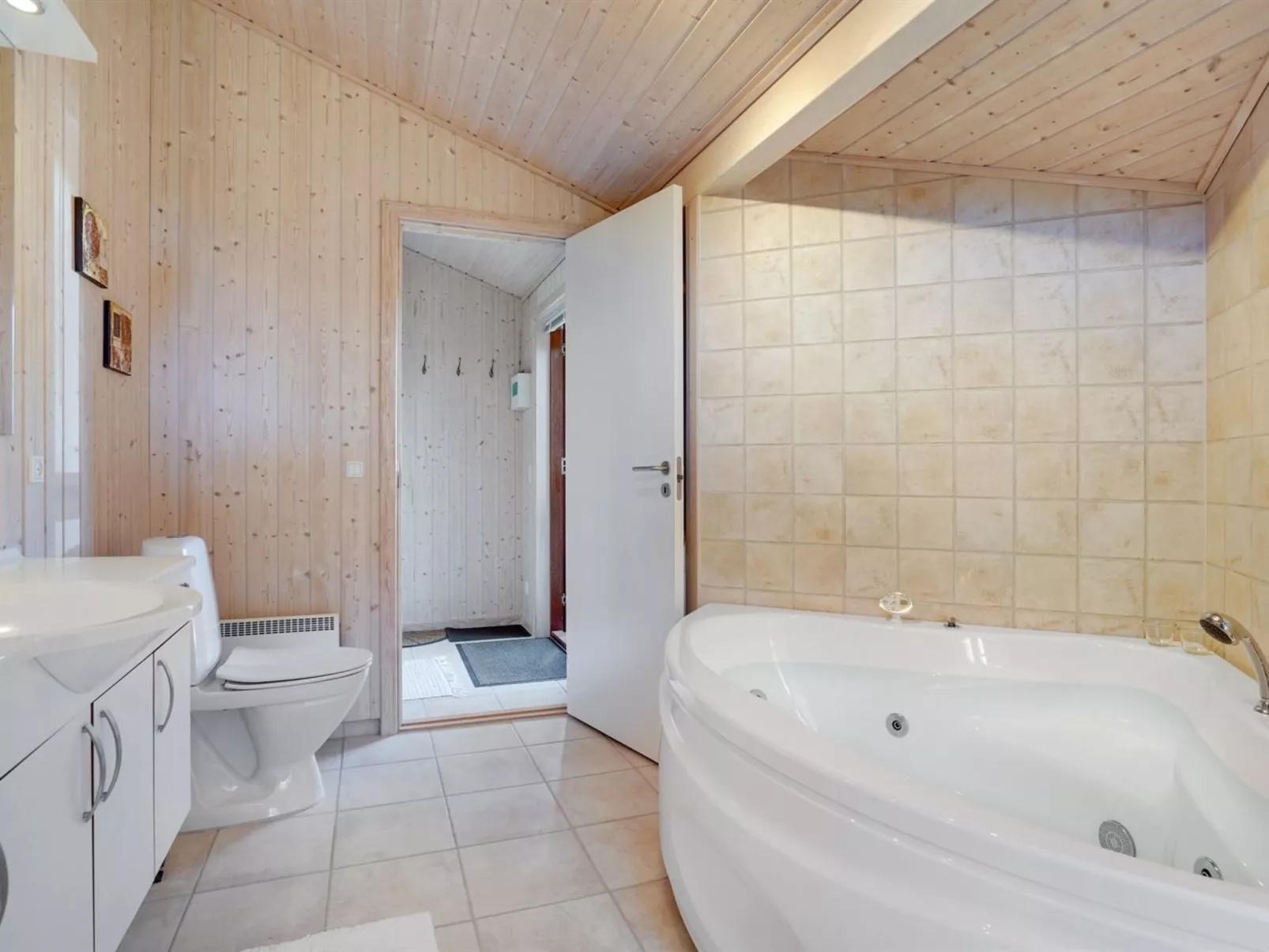 "Jelin" - 2.5km from the sea-Inside