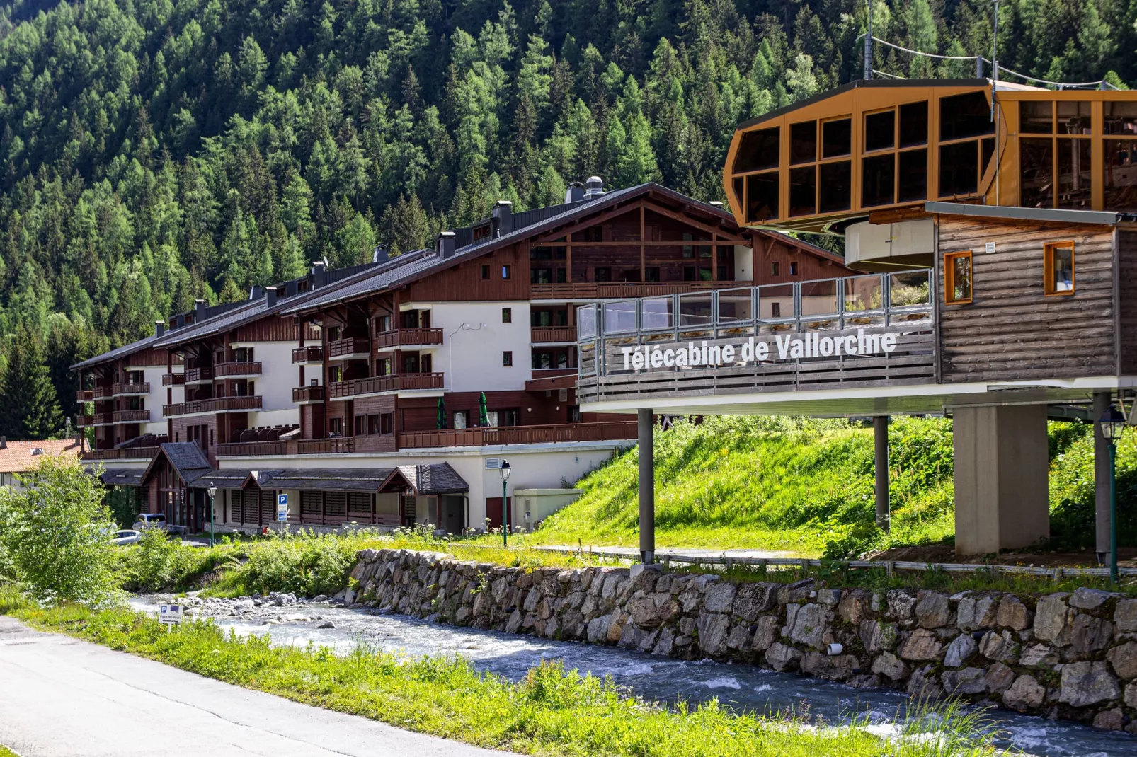 Resort les Portes du Mont Blanc 5-Exterior summer