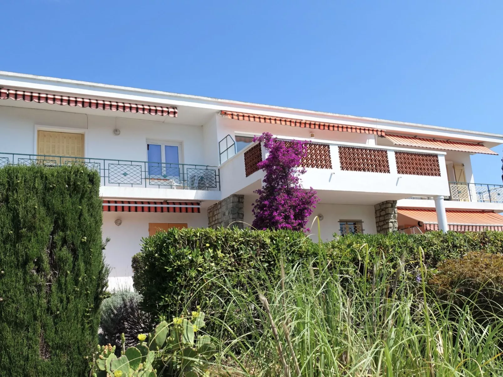 Riva Bella-Outside