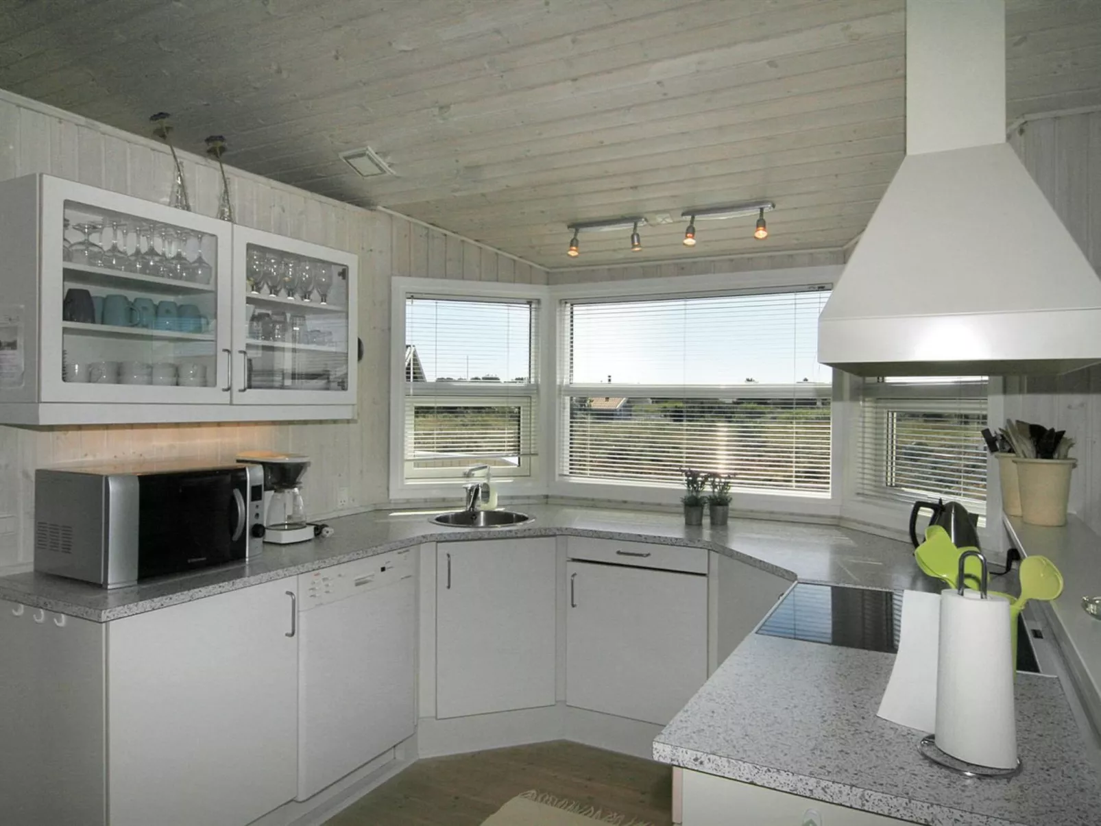 "Ferdine" - 1.5km from the sea-Inside