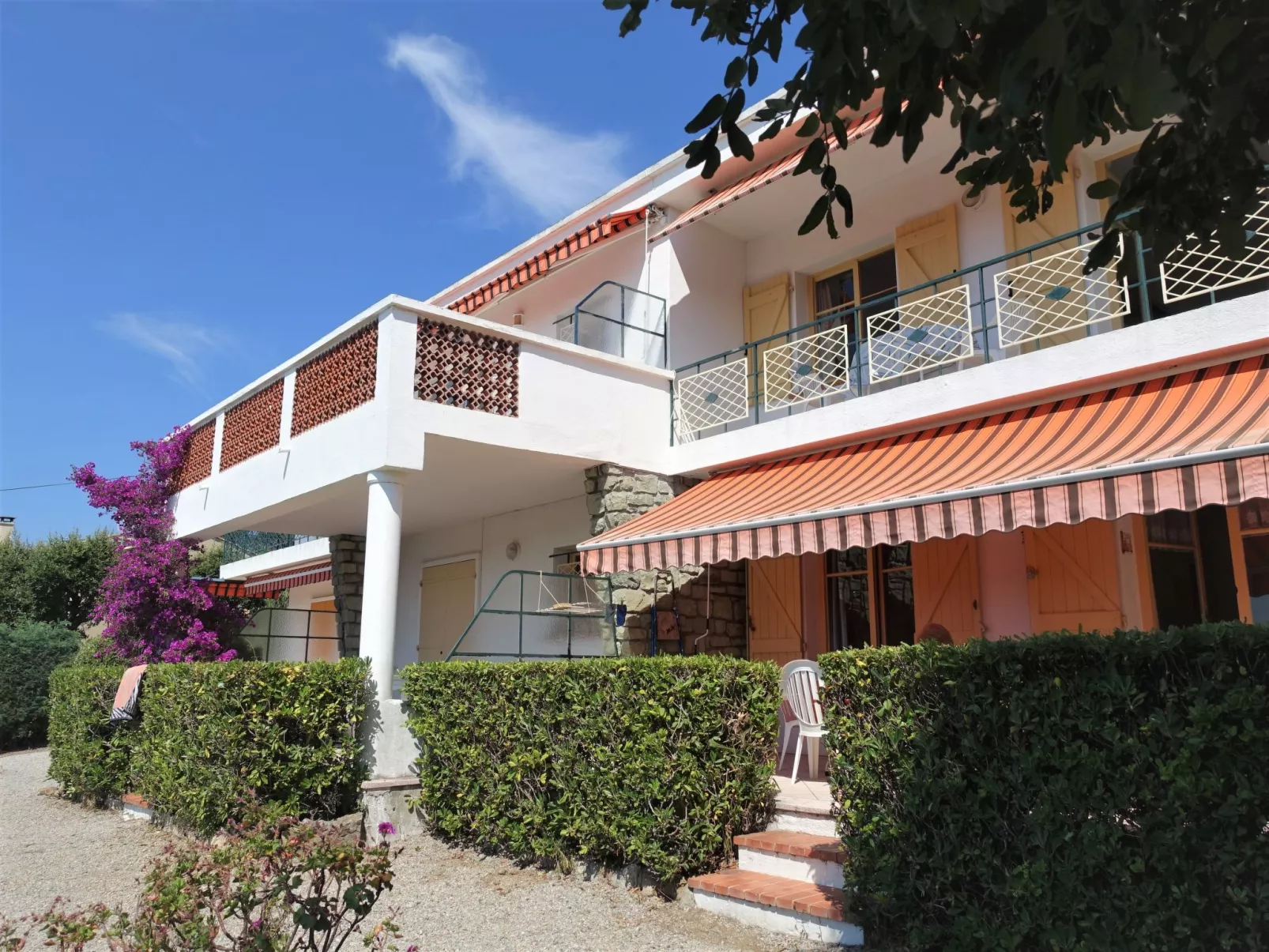 Riva Bella-Outside