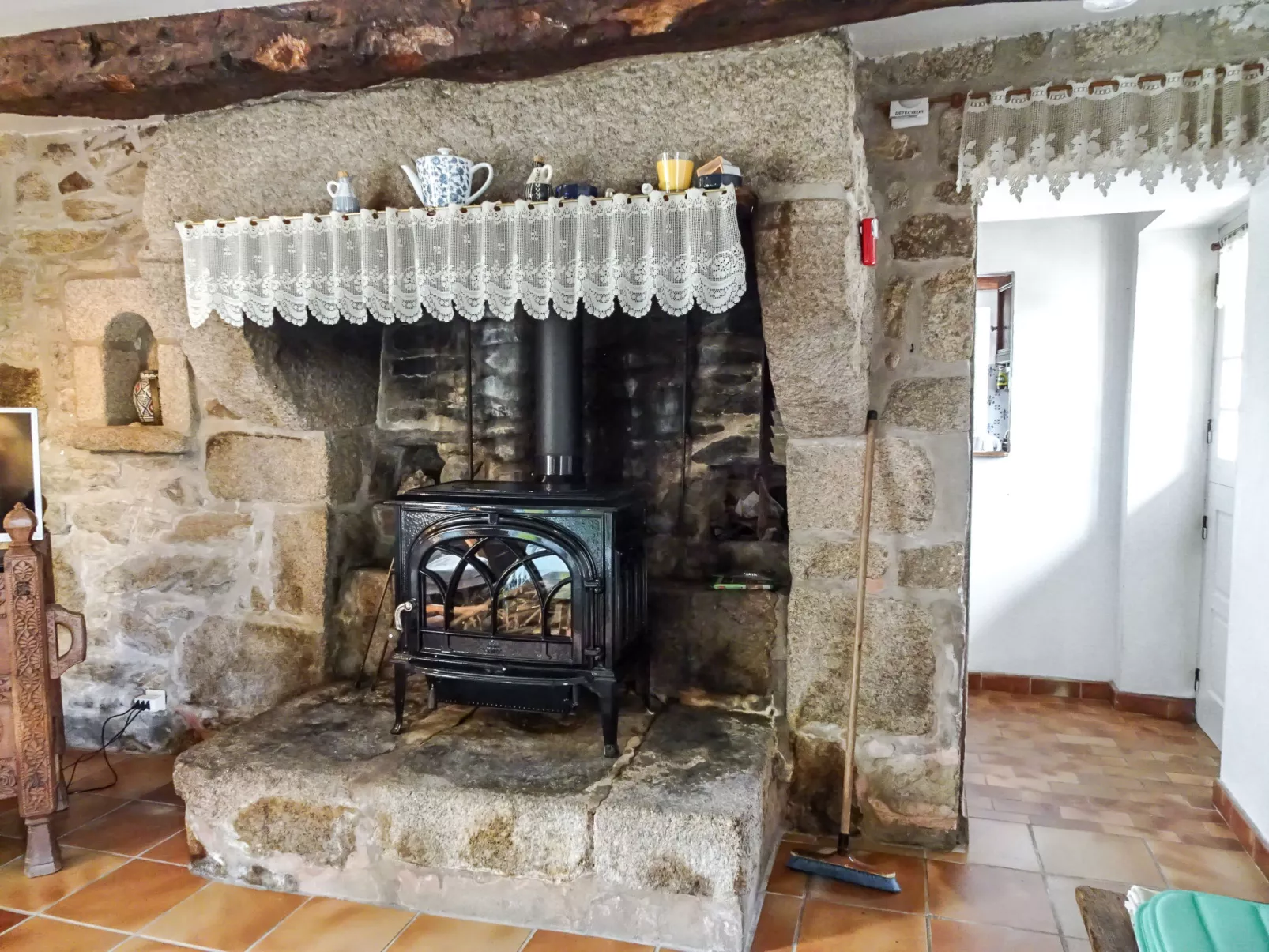 Chaumiere Natelliou-Dedans