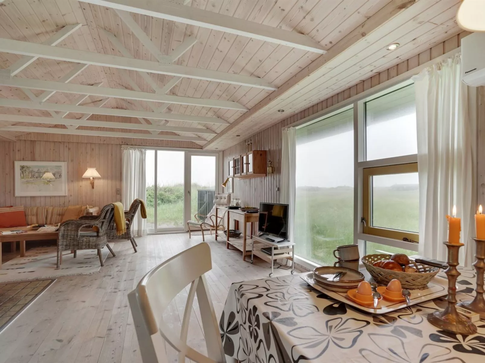 "Aatu" - 360m from the sea-Inside
