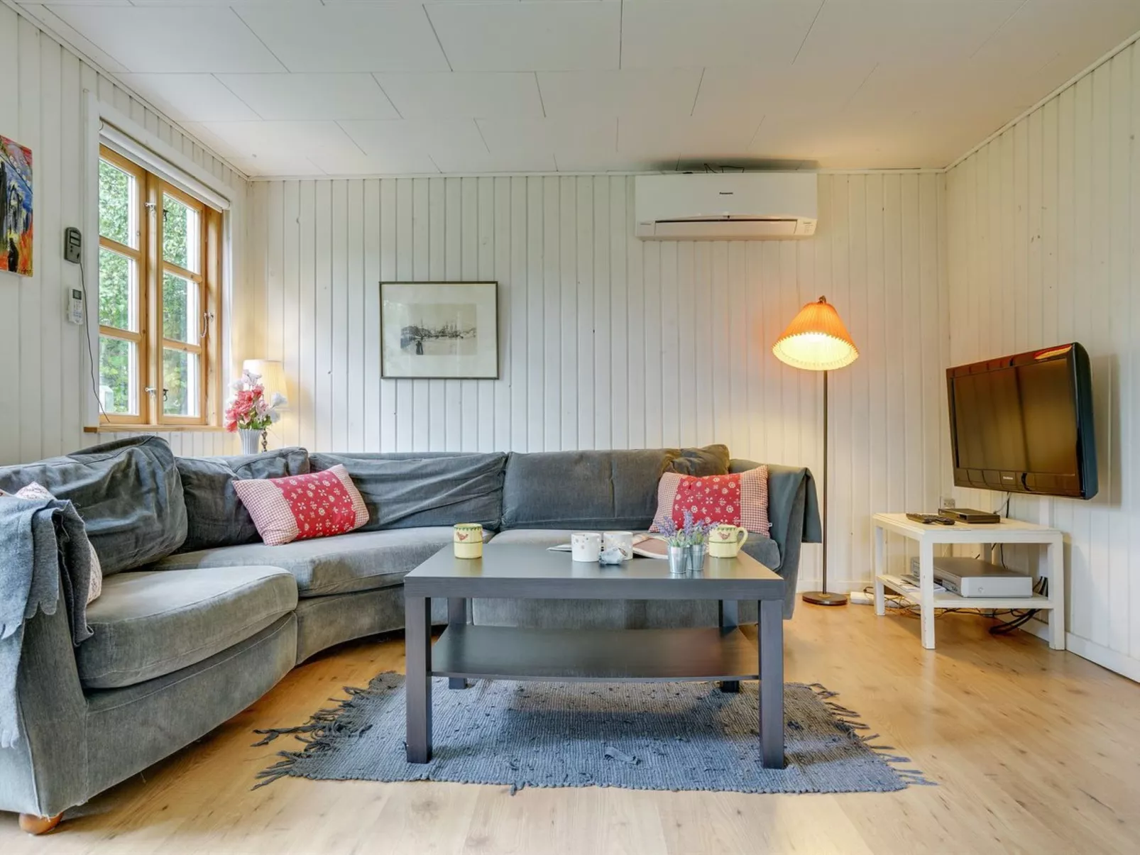"Carly" - 100m from the sea-Inside
