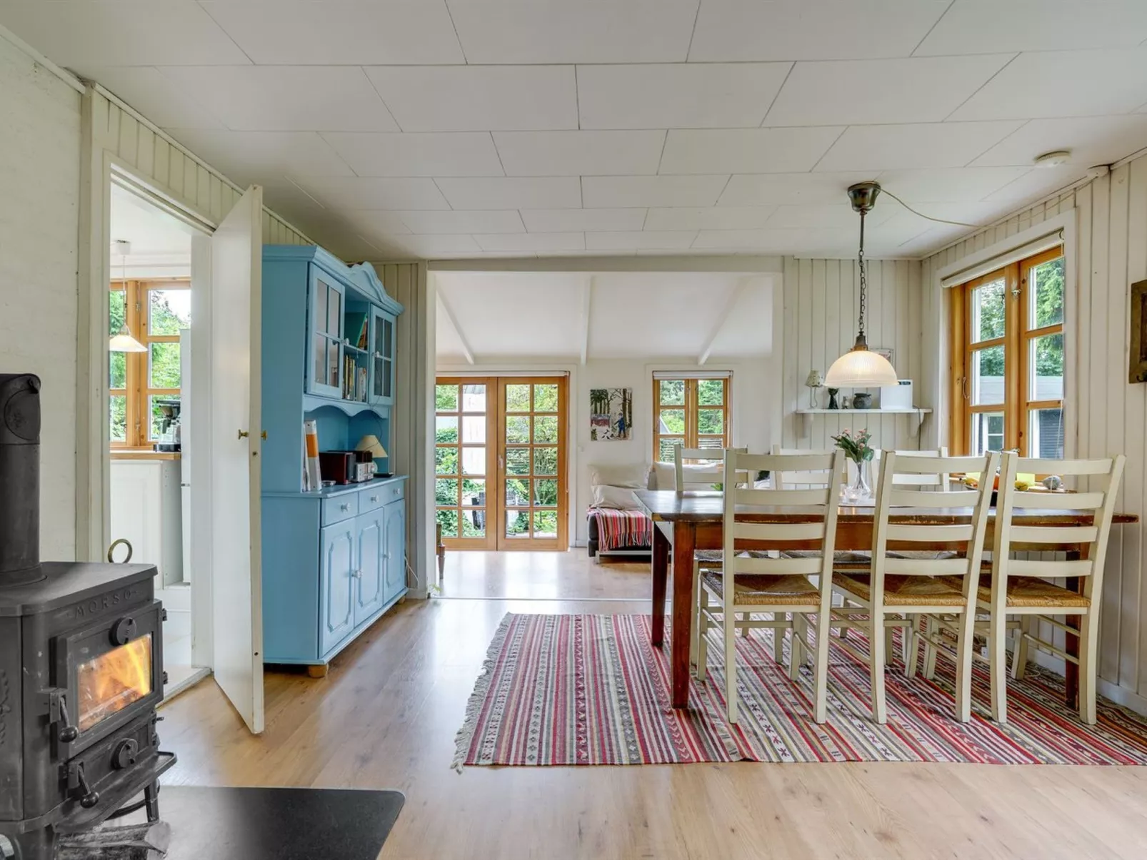 "Carly" - 100m from the sea-Inside