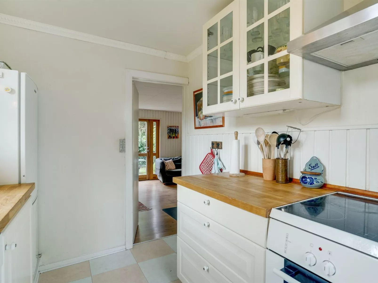 "Carly" - 100m from the sea-Inside