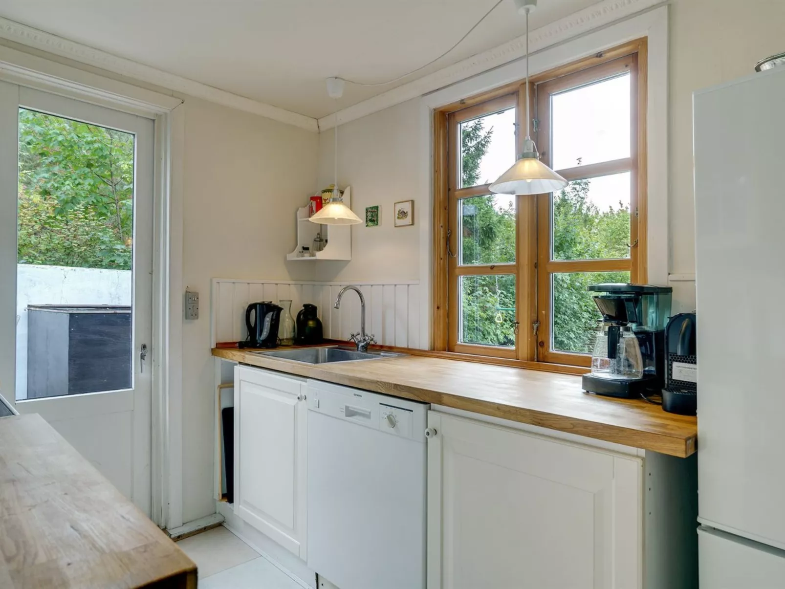 "Carly" - 100m from the sea-Inside