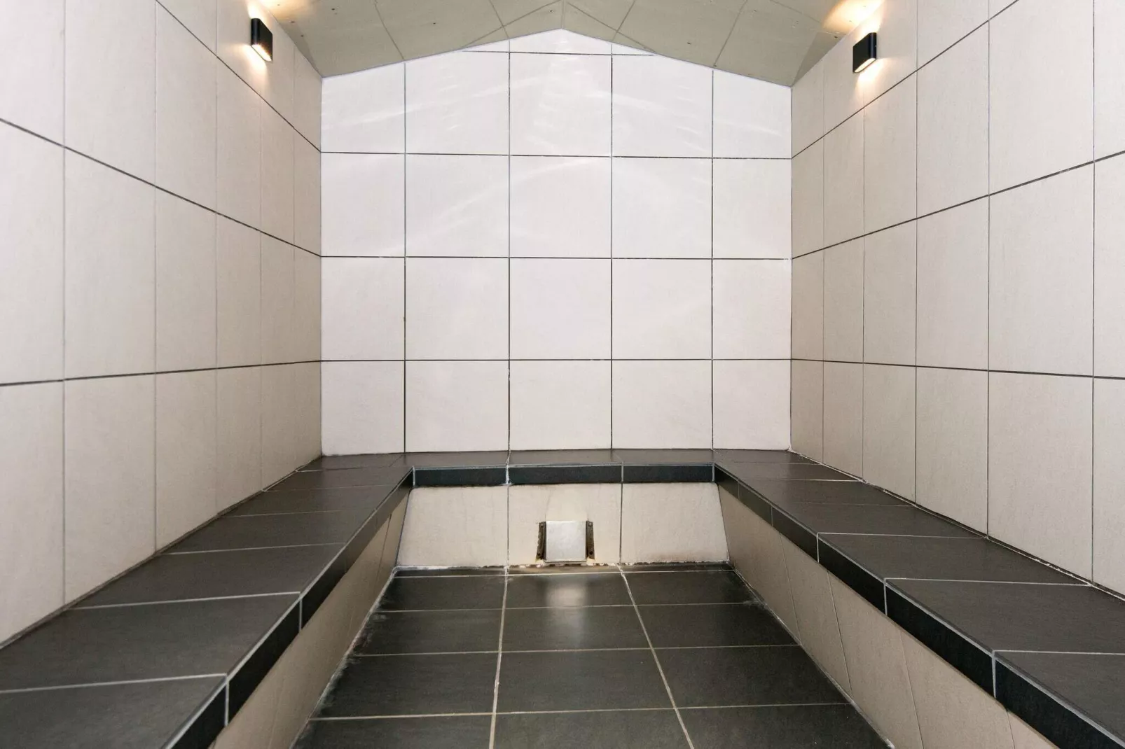 3 room,2 levels,dishwasher-Pool