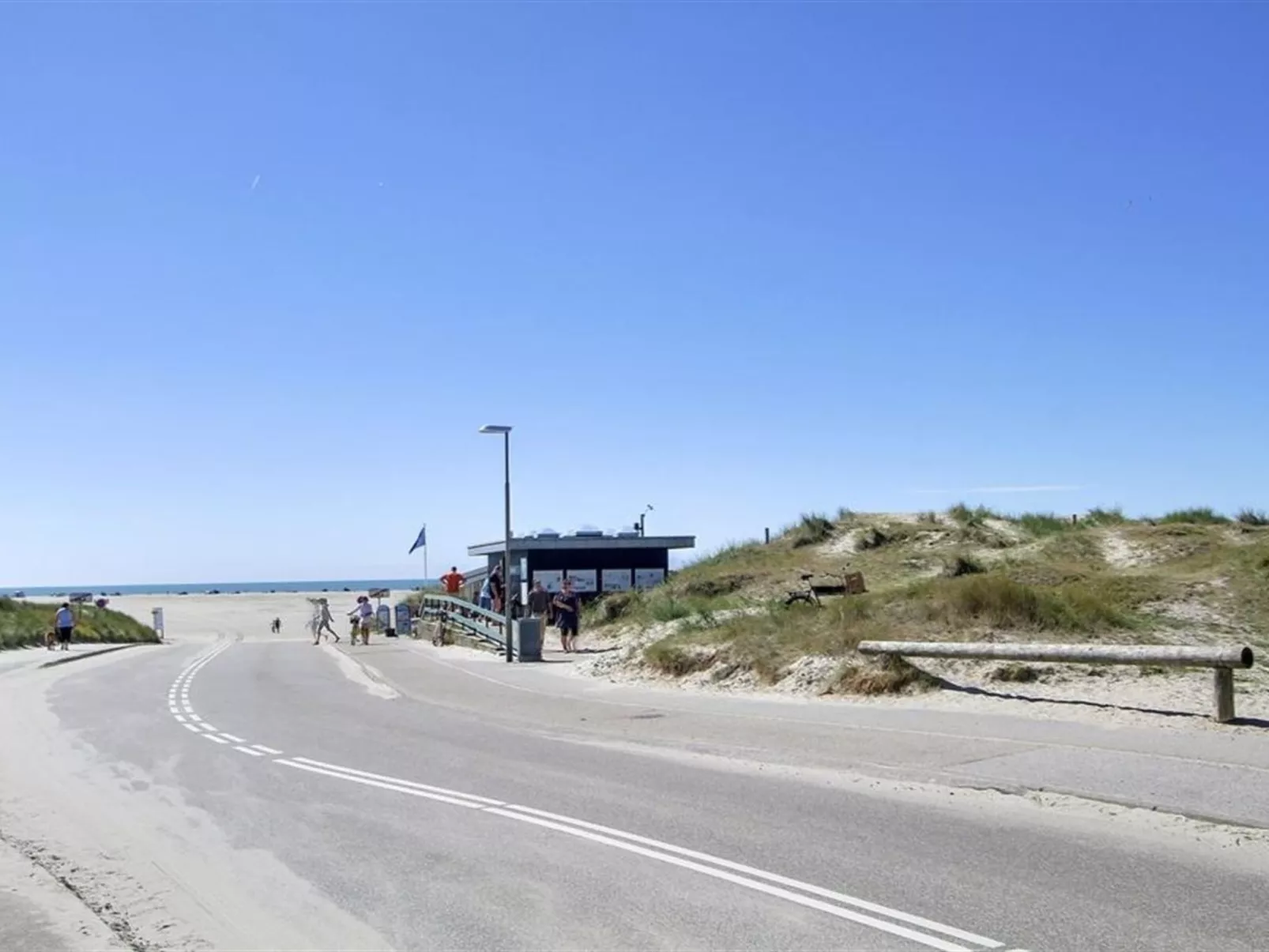 "Else" - 100m from the sea-Outside