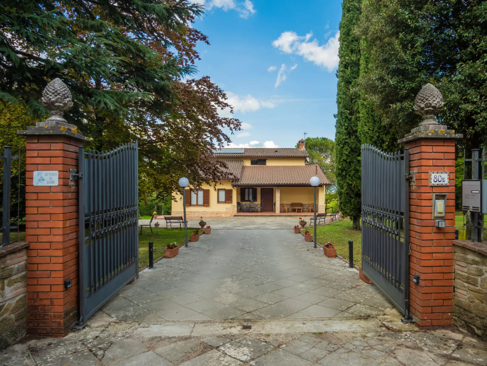 Villa Le Pine-Outside