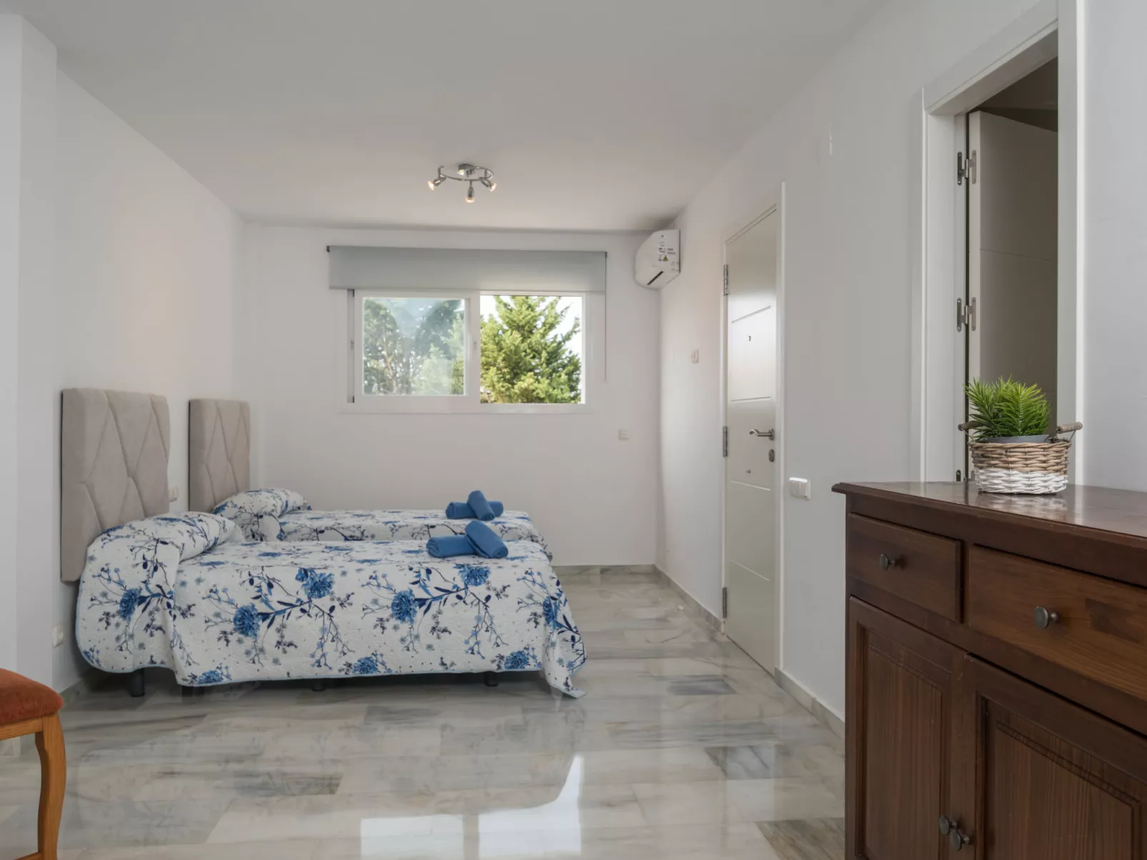 La Palmera-Inside