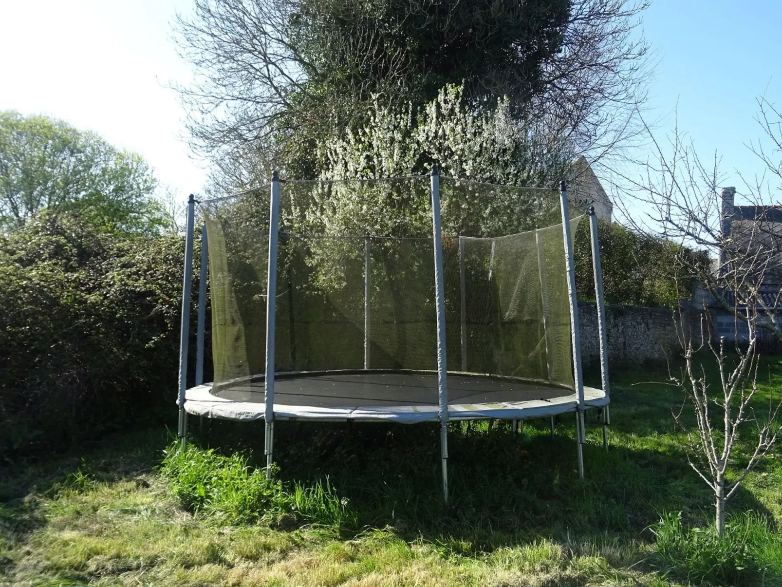 Pen Ilis-Outside