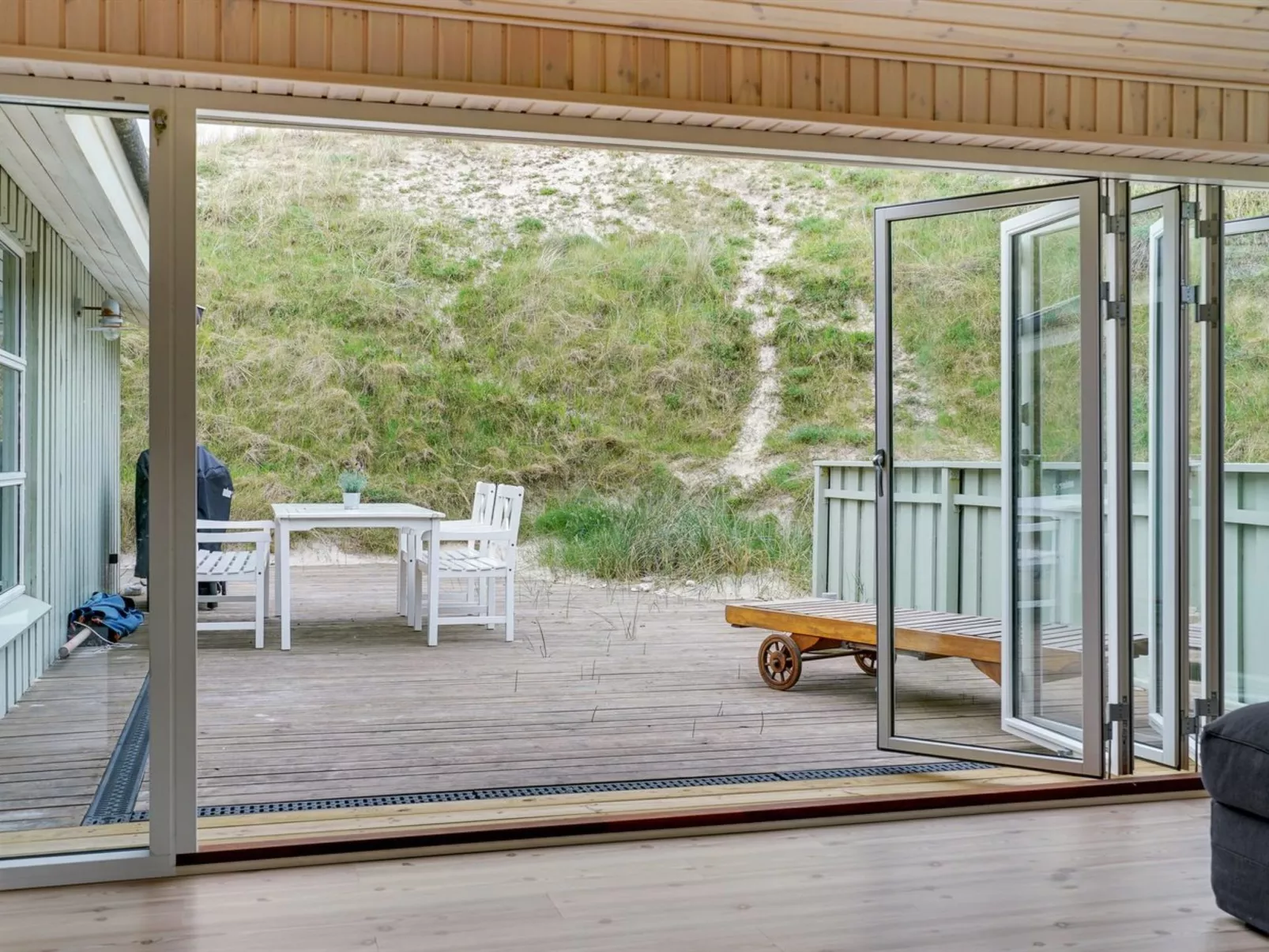 "Erwith" - 50m from the sea-Outside
