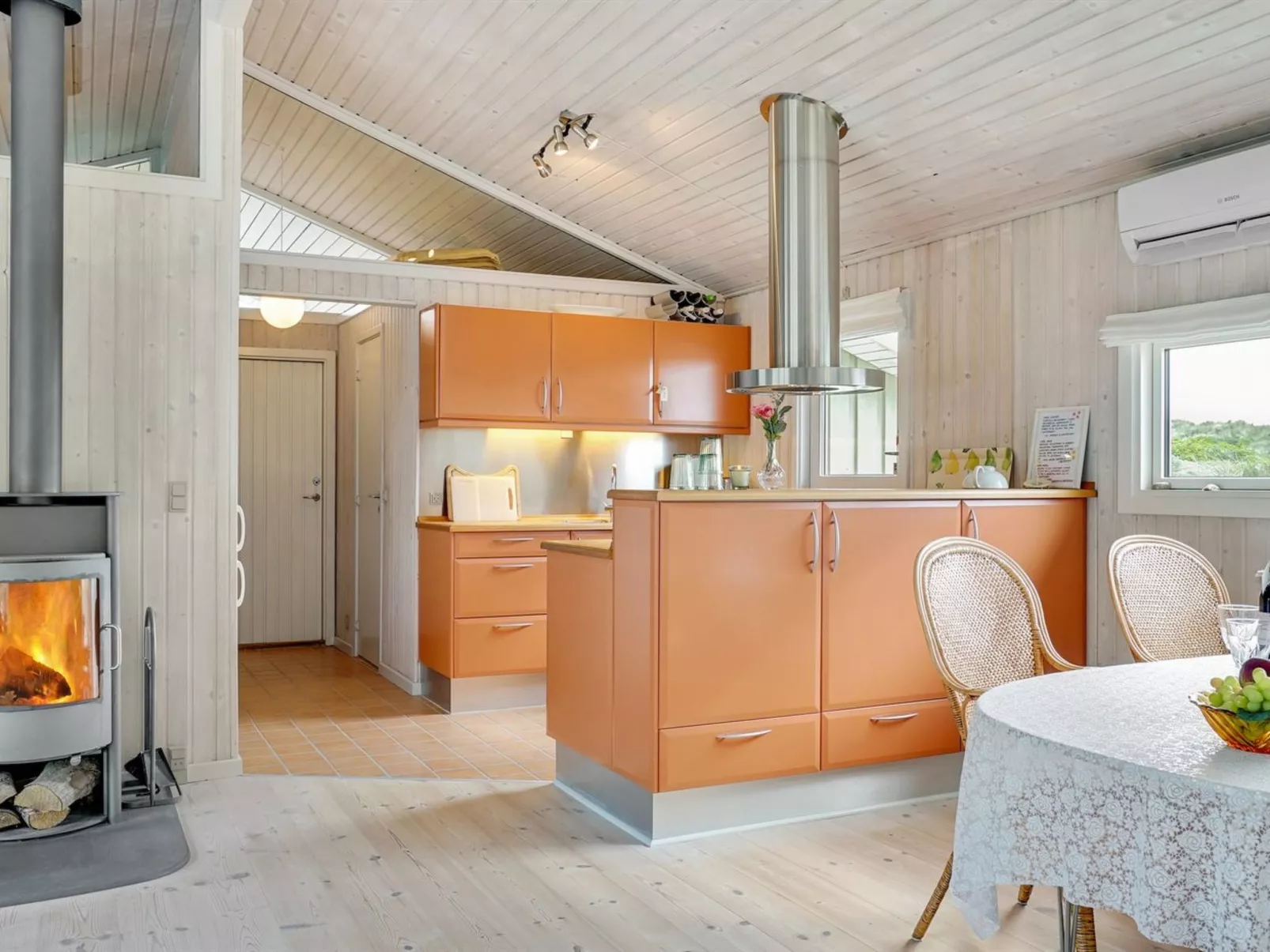 "Erwith" - 50m from the sea-Inside