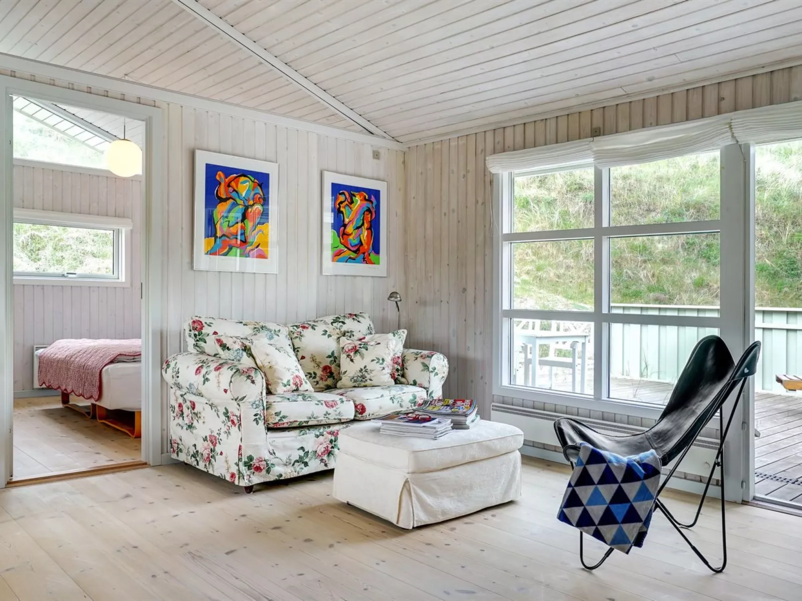 "Erwith" - 50m from the sea-Inside
