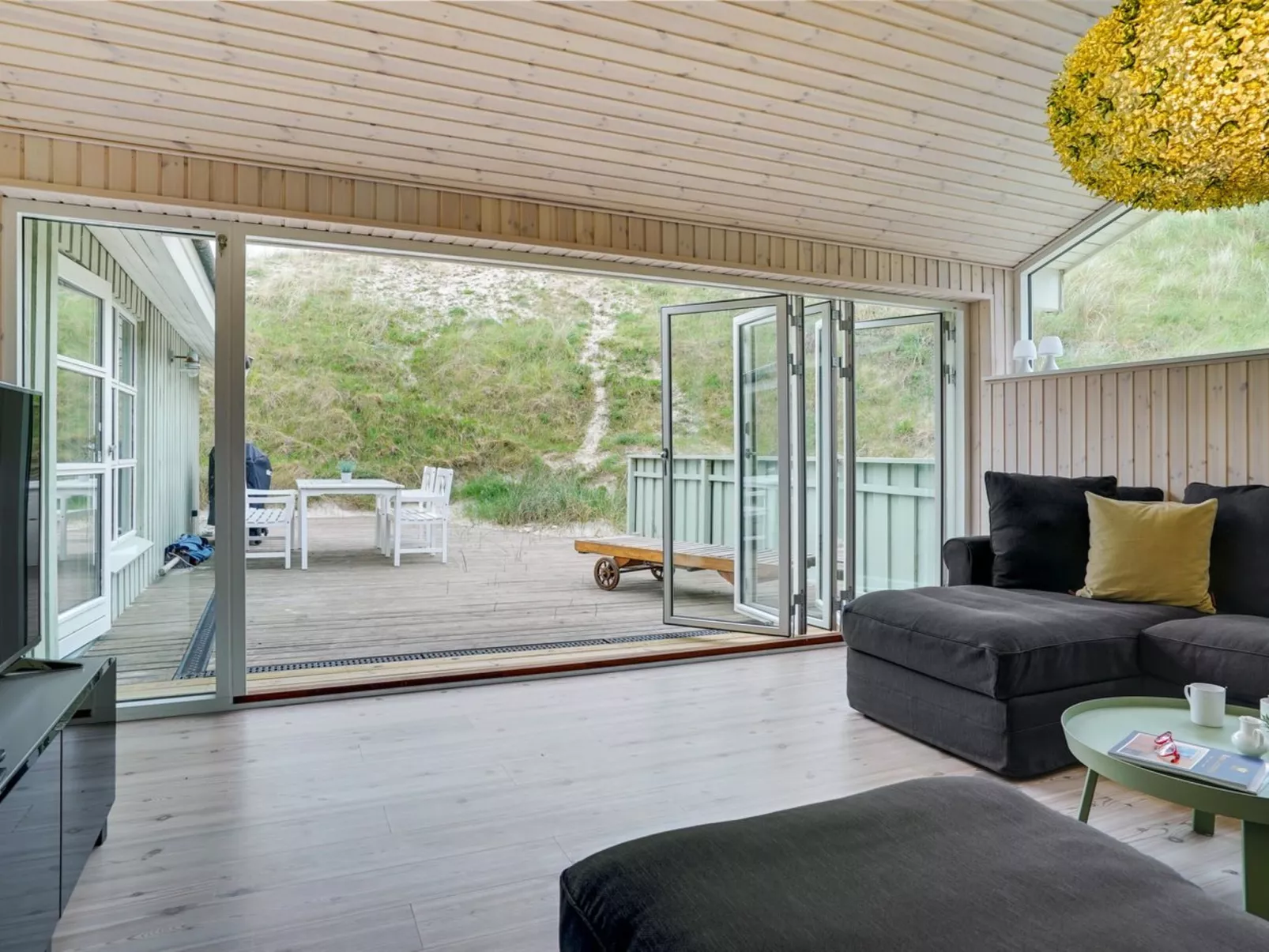 "Erwith" - 50m from the sea-Inside
