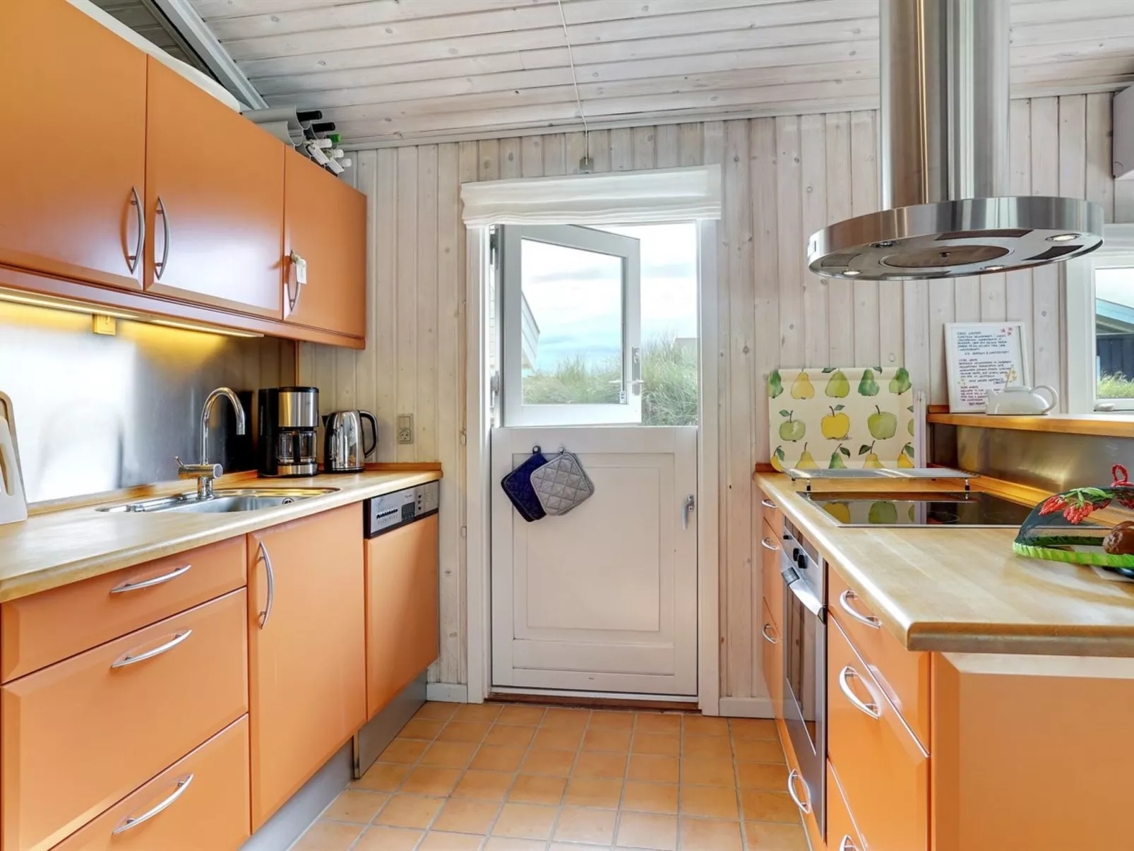 "Erwith" - 50m from the sea-Inside