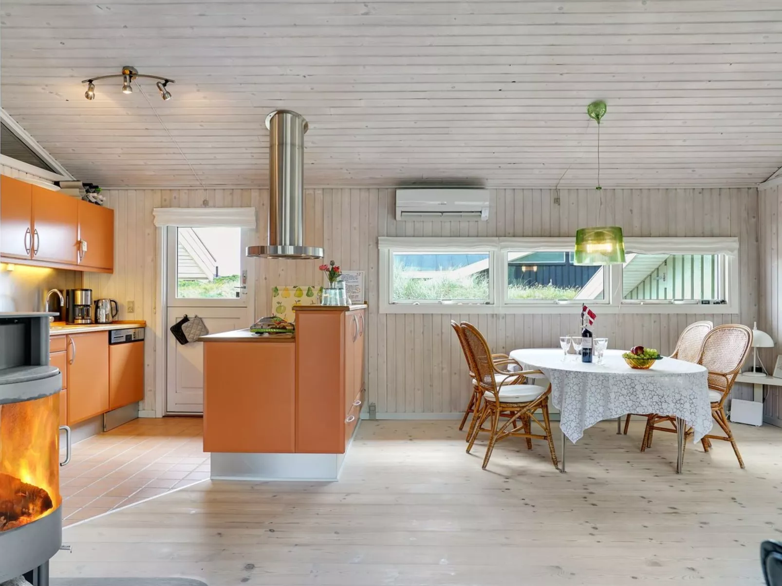 "Erwith" - 50m from the sea-Outside