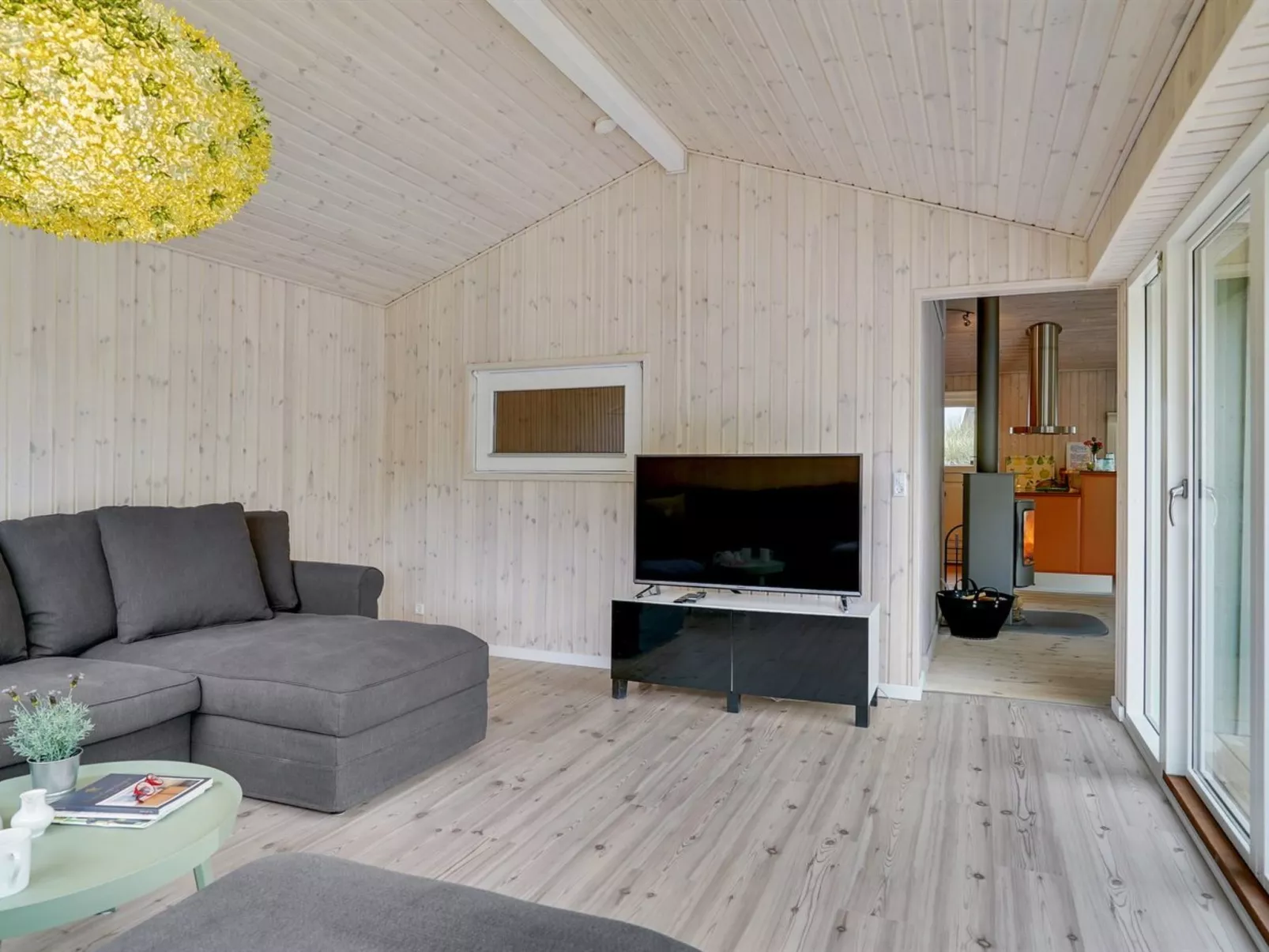 "Erwith" - 50m from the sea-Outside