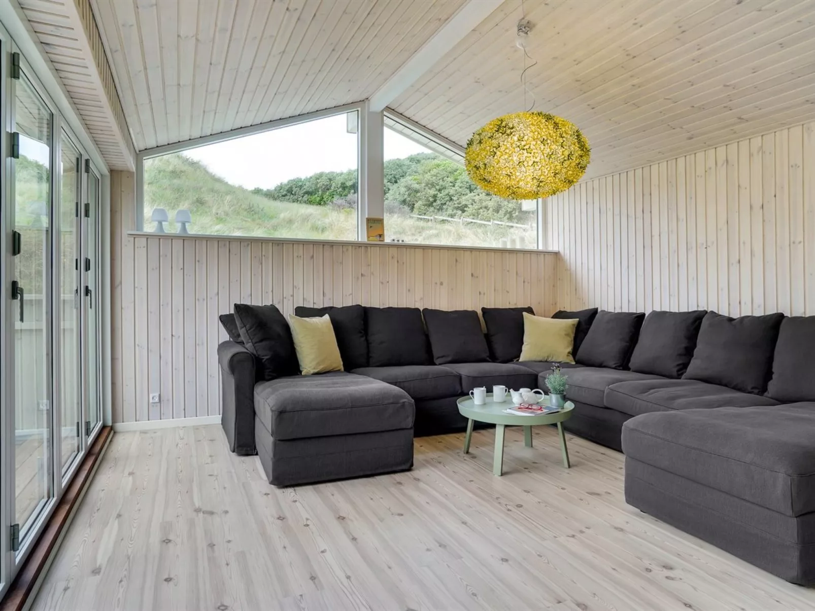"Erwith" - 50m from the sea-Outside