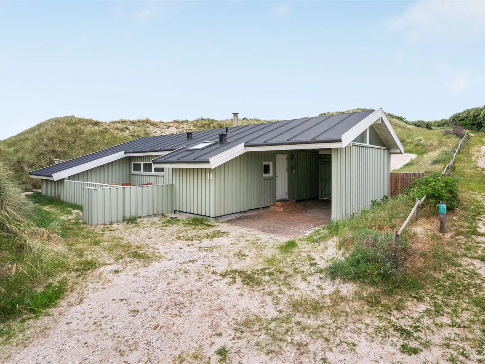 "Erwith" - 50m from the sea-Outside