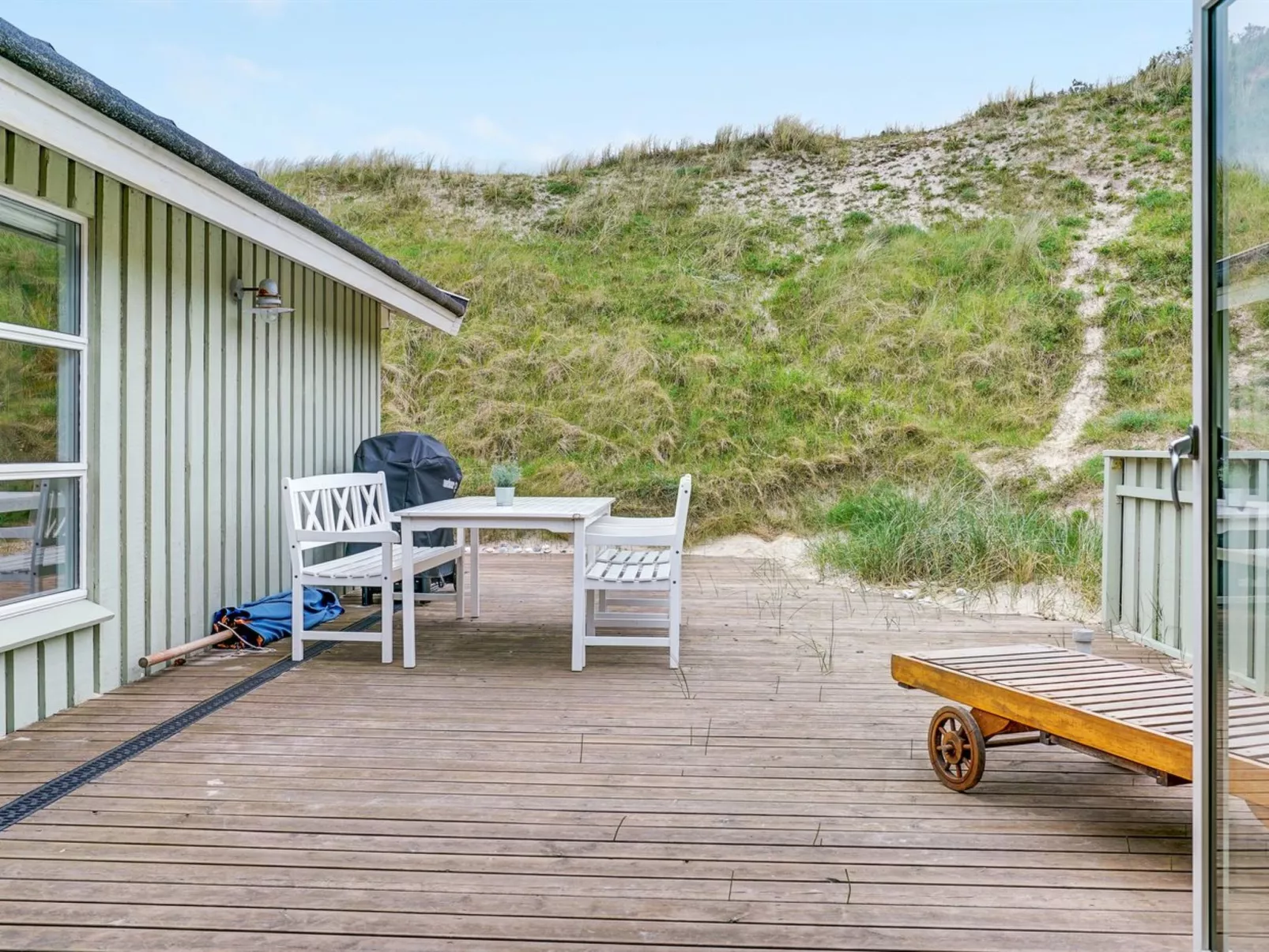 "Erwith" - 50m from the sea-Outside