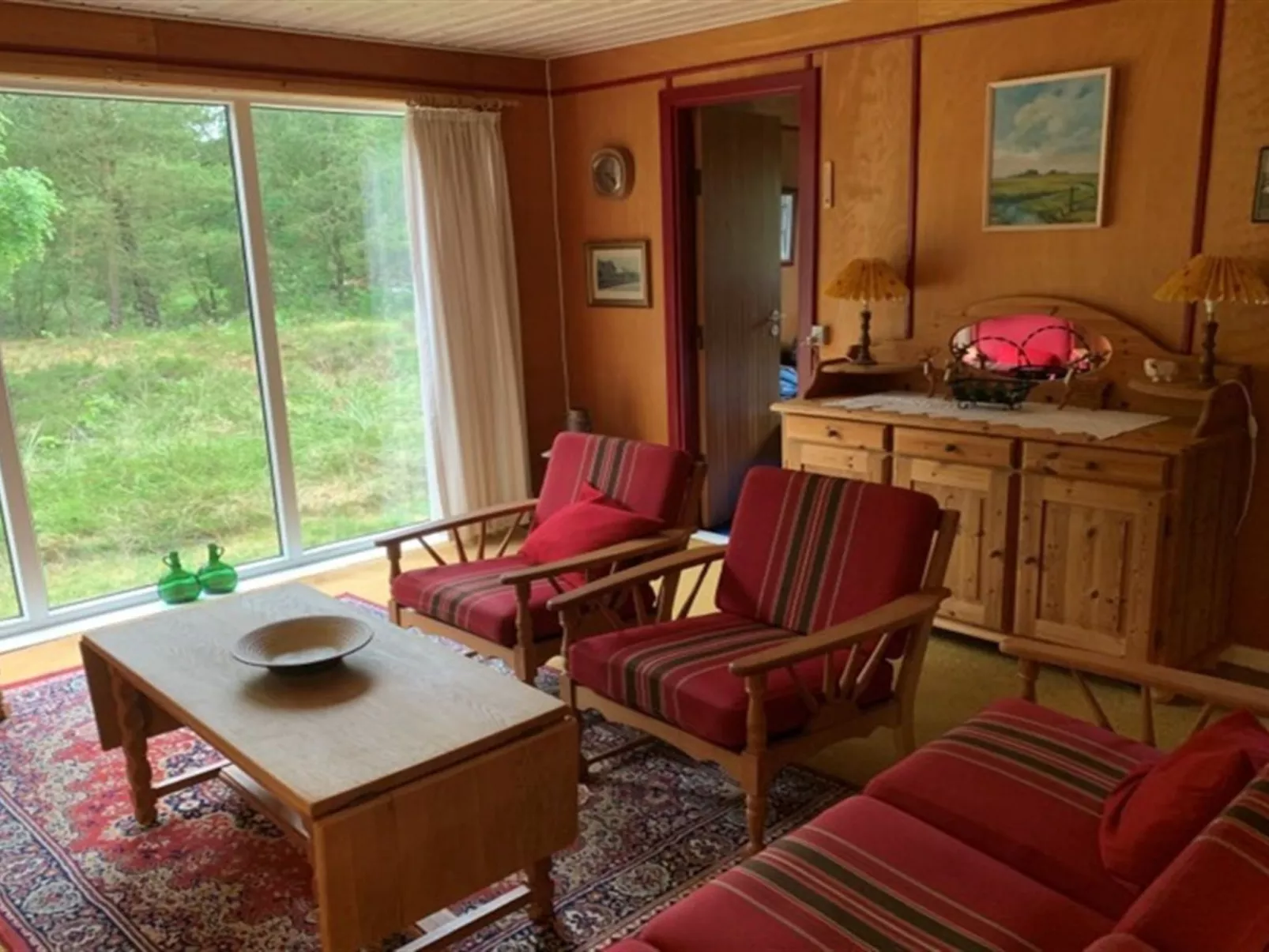 "Redward" - 1km from the sea-Inside