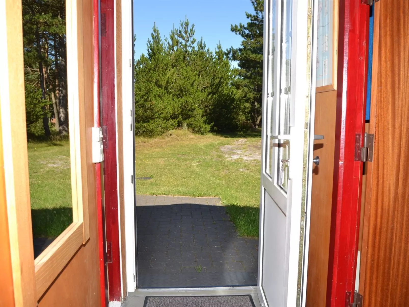 "Redward" - 1km from the sea-Inside