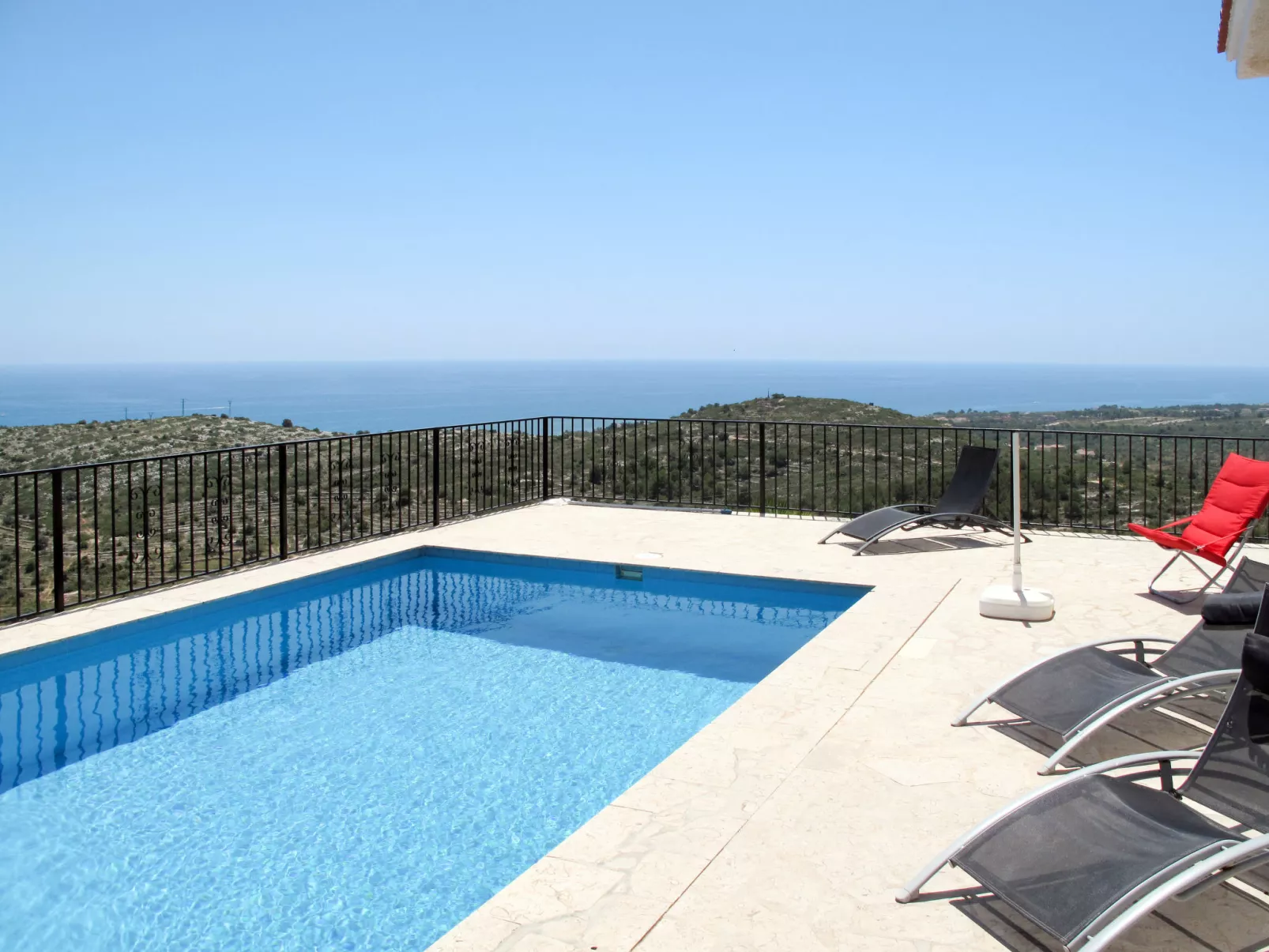 Grecia-Outside