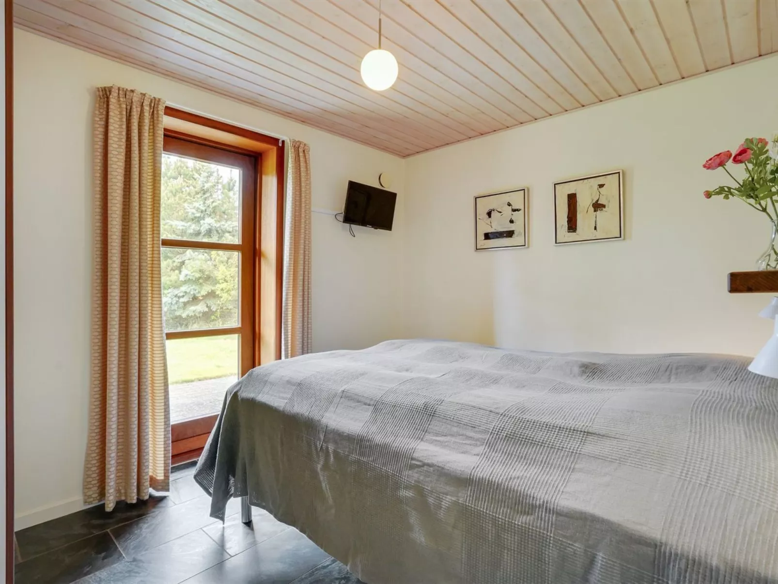 "Amundi" - 3.8km from the sea-Inside