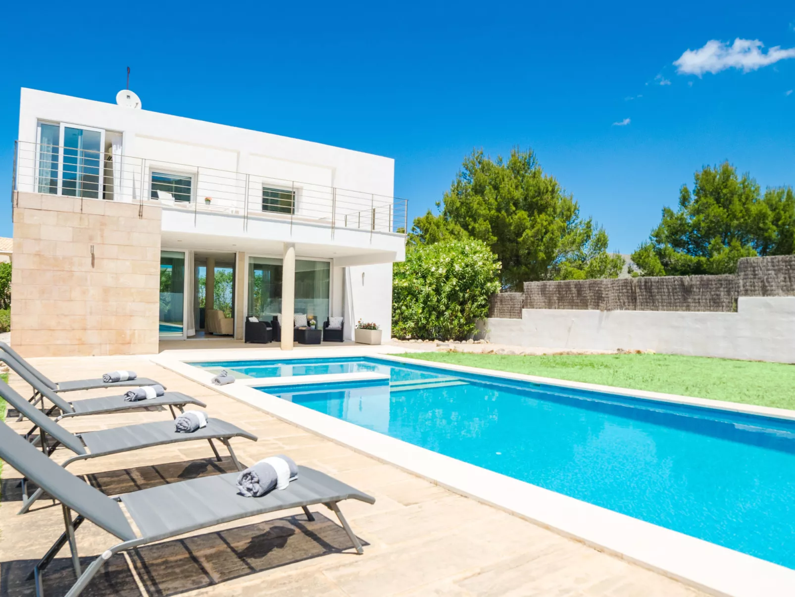 Villa Mut-Outside