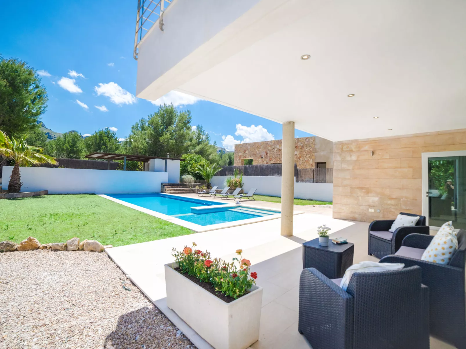 Villa Mut-Outside