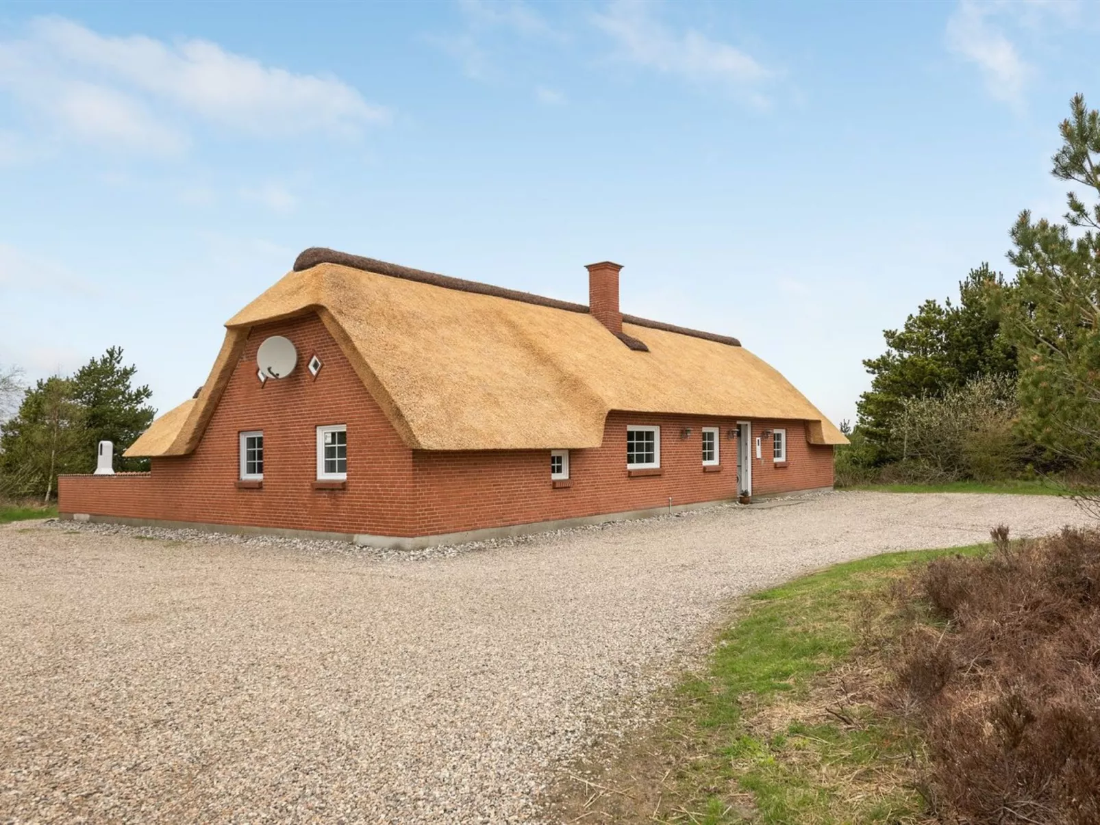 "Artan" - 2.6km from the sea-Inside
