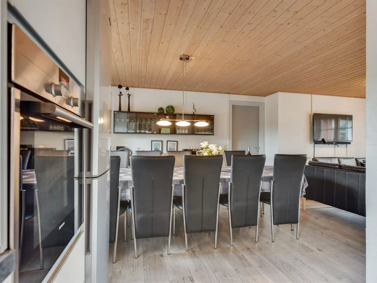 "Artan" - 2.6km from the sea-Inside